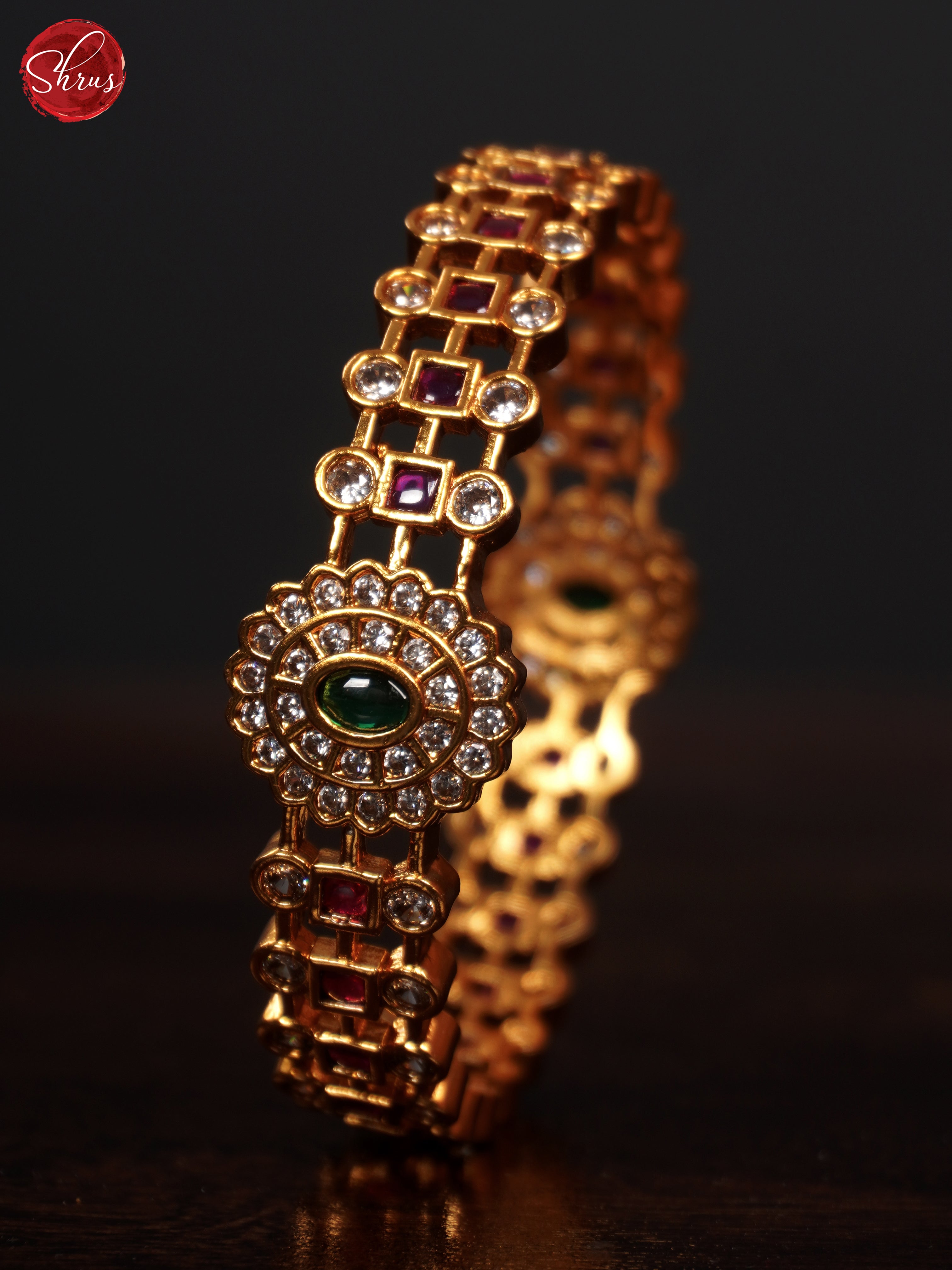 3G21021 - White Stones with Green Emerald Stone - 2.6 - Shop on ShrusEternity.com