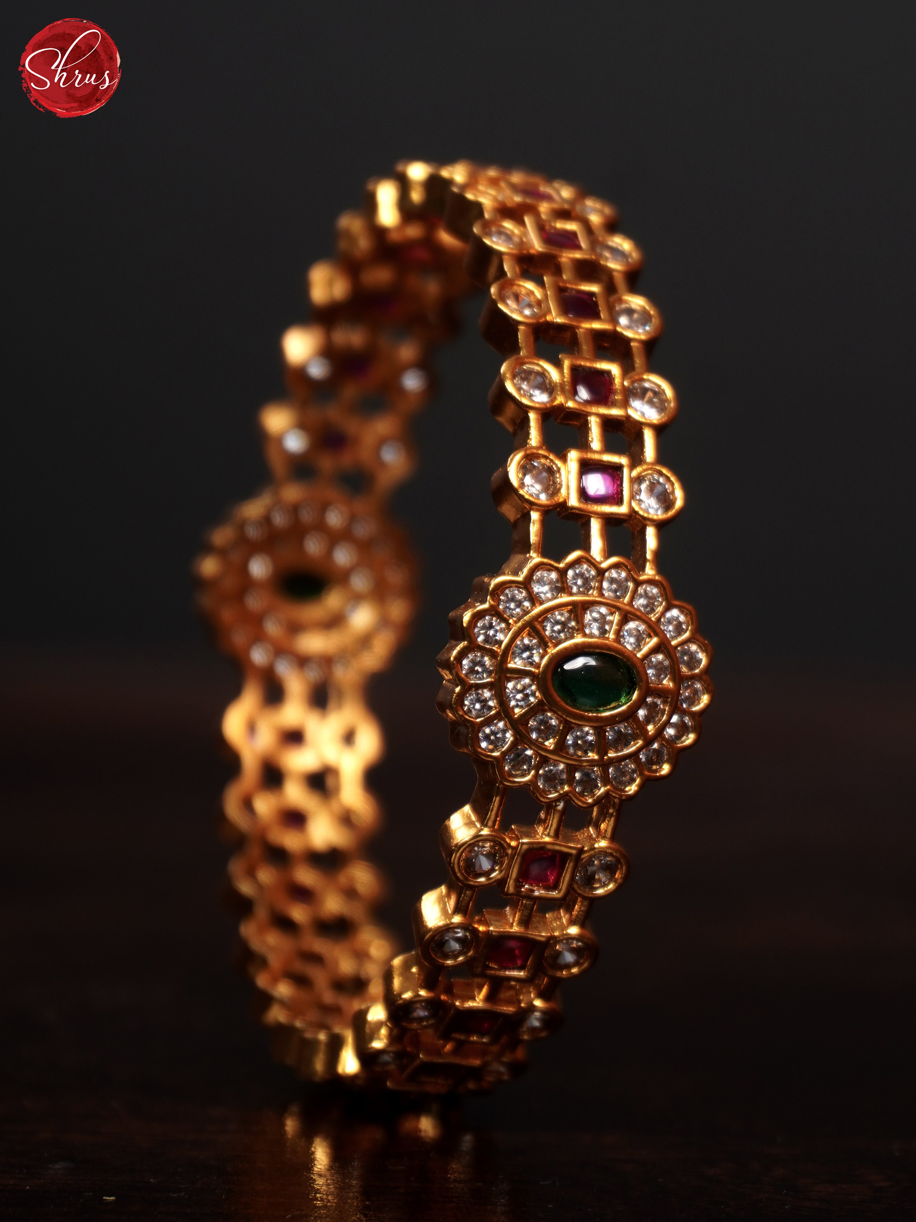 3G21021 - White Stones with Green Emerald Stone - 2.6 - Shop on ShrusEternity.com