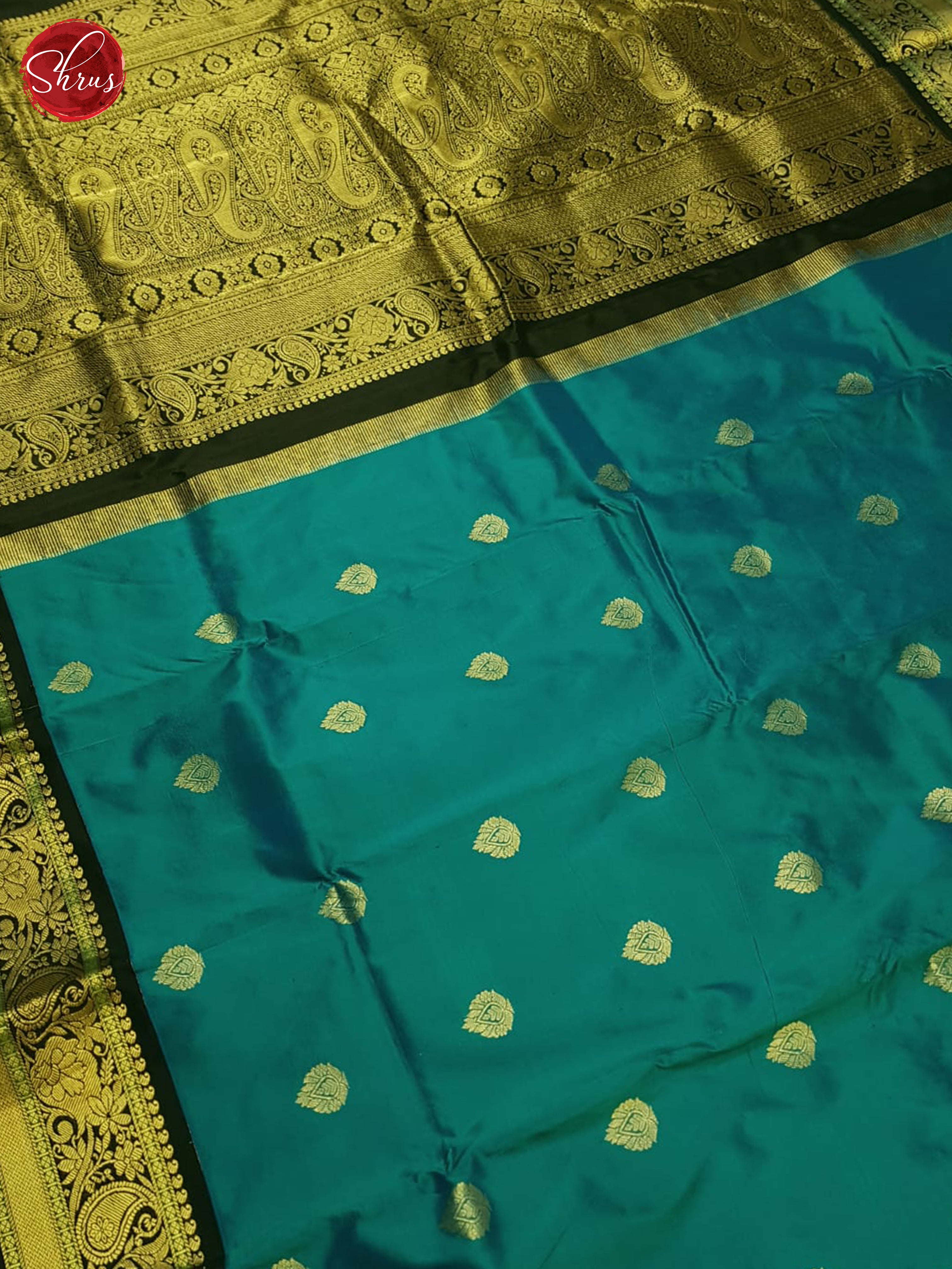 Vibrant Blue And Black Korvai Kanchipuram Silk Saree With Zari Woven Floral Buttas-3