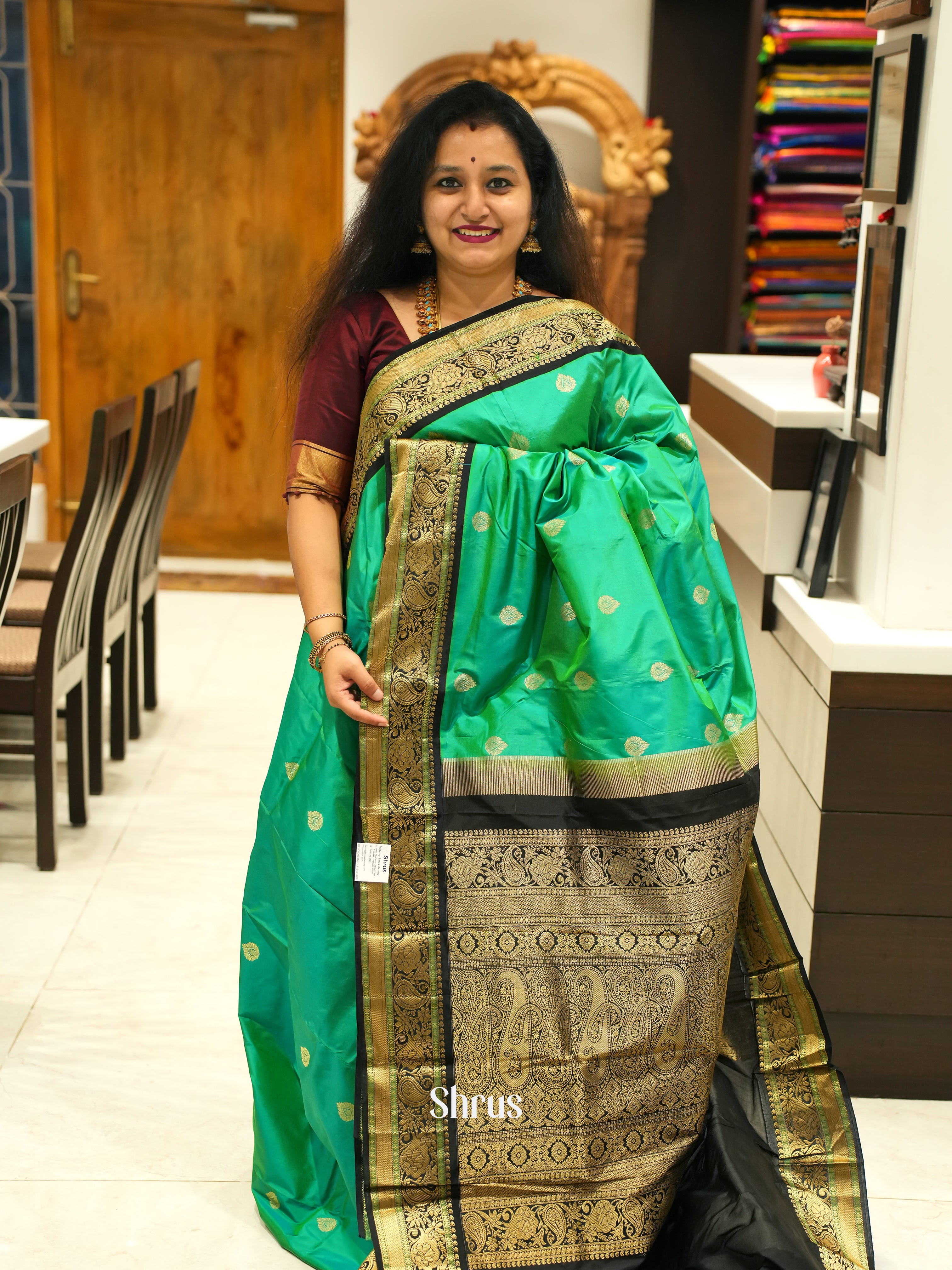 Enchanting Green and black Korvai Kanchipuram Silk saree With Zari Woven Golden Buttas-1