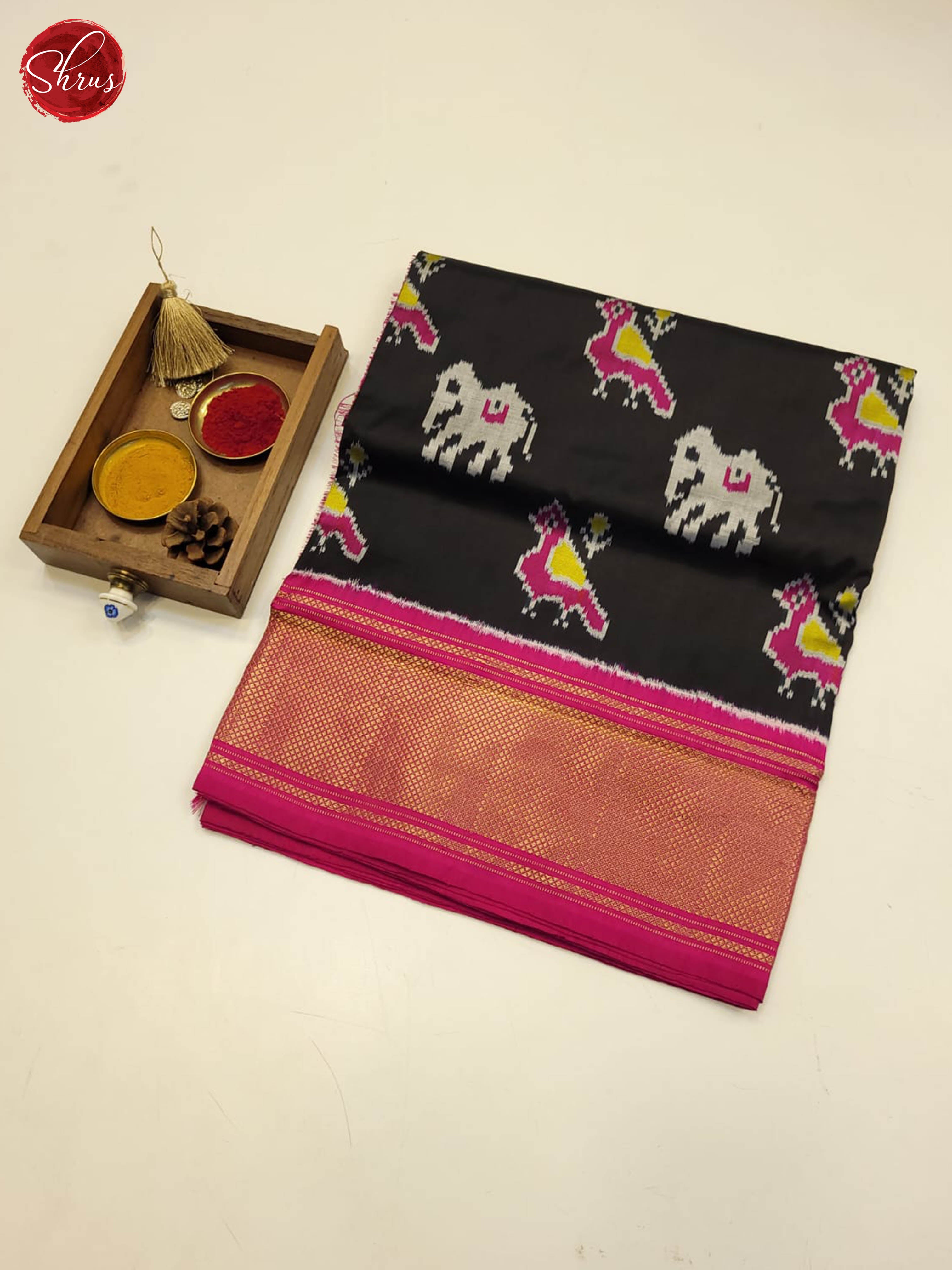 Black and pink - Shop on ShrusEternity.com