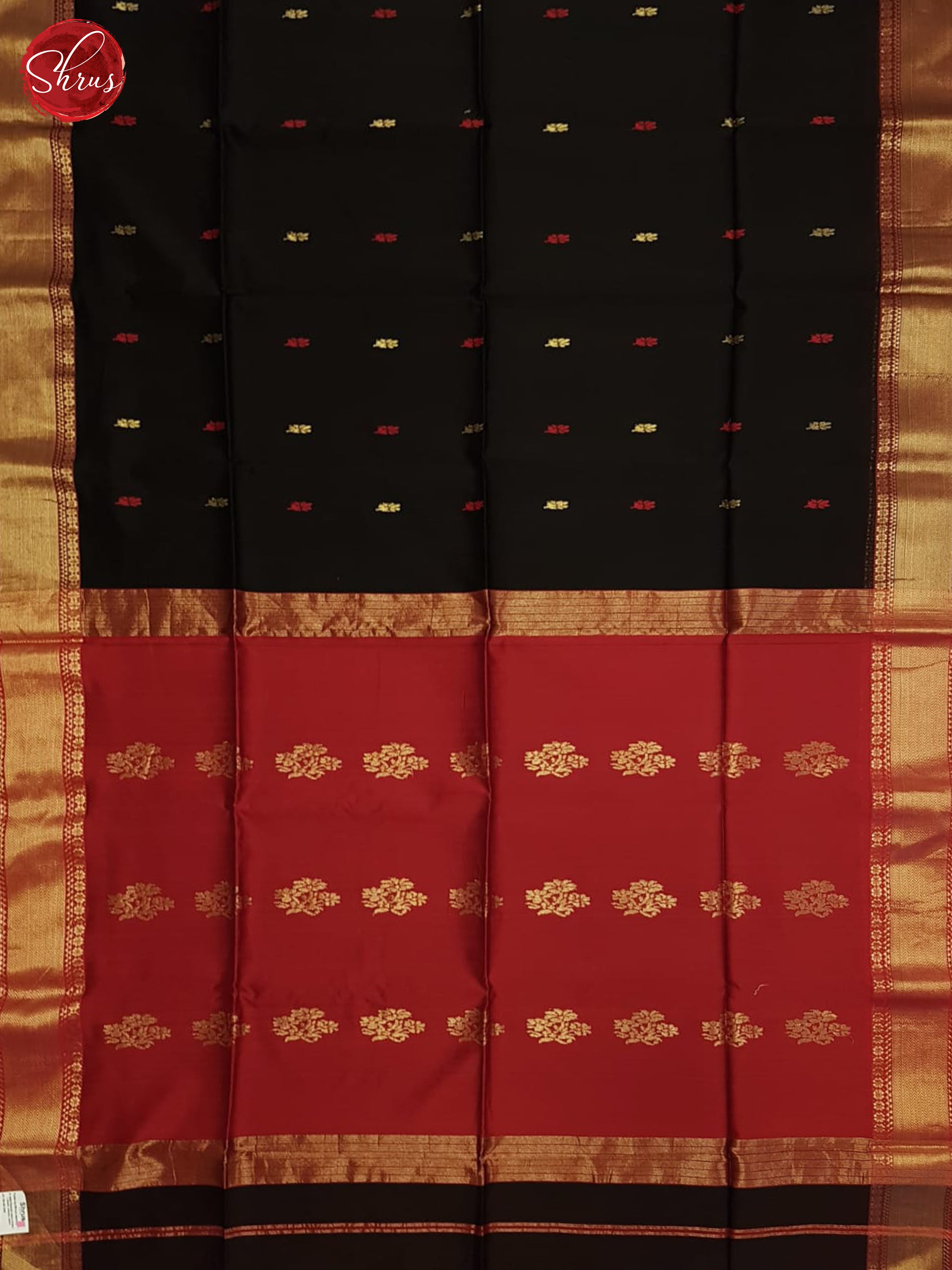 Black And Red- Maheshwari Silk Cotton Saree - Shop on ShrusEternity.com