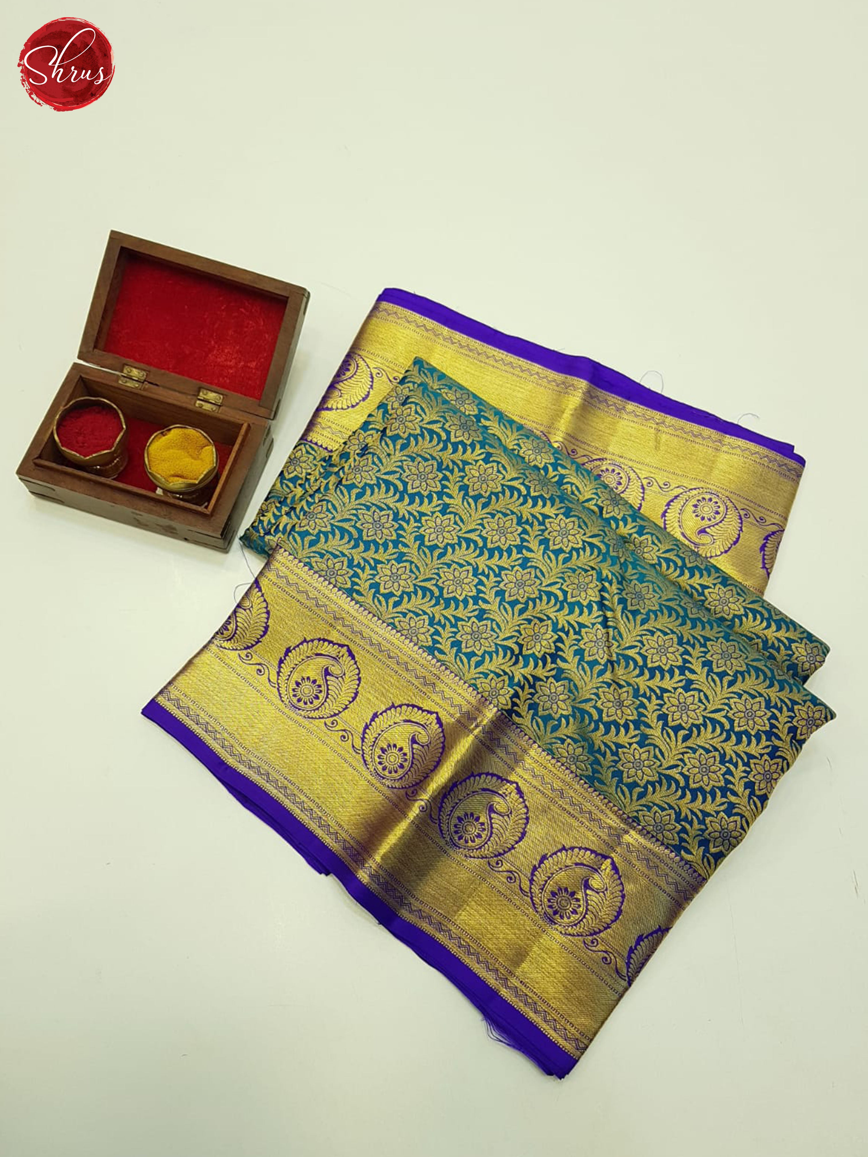 Green and blue Bridal Kanchipuram Silk saree With Golden Zari Woven Floral Brocade Design-2