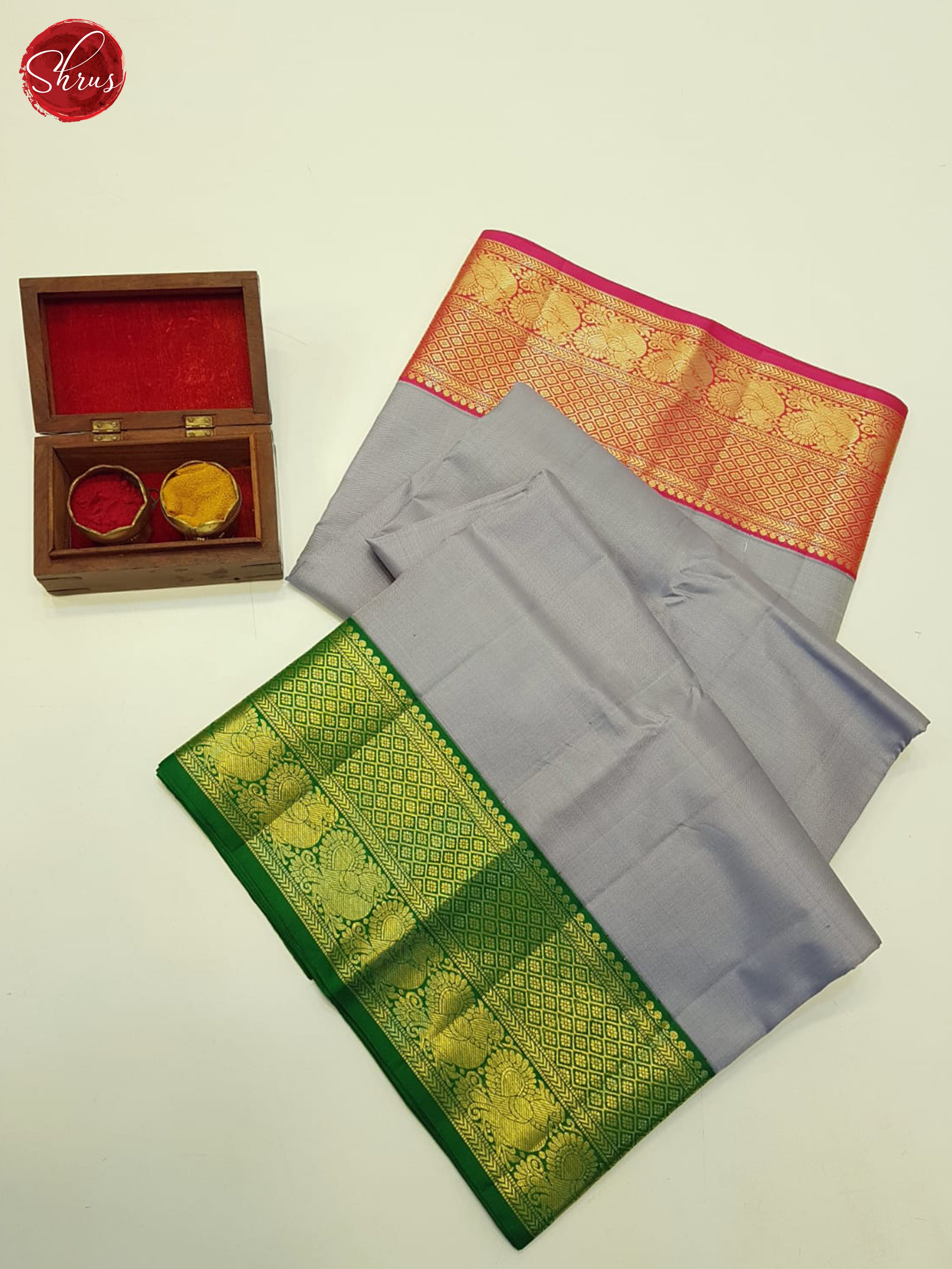 Grey and Pink Korvai Kanchipuram silk Adorned With Plain Body and Ganga Jamuna Border-5