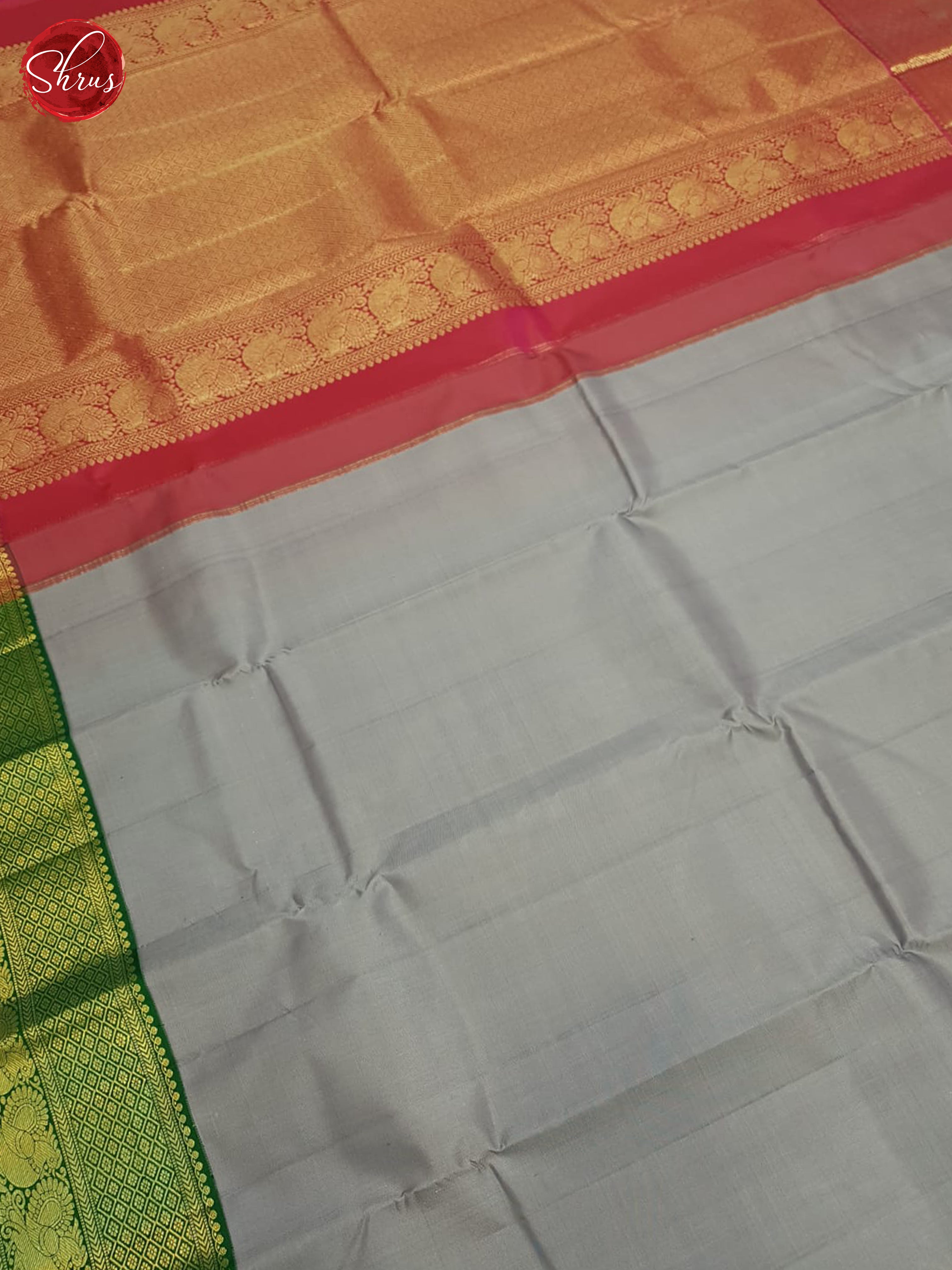 Grey and Pink Korvai Kanchipuram silk Adorned With Plain Body and Ganga Jamuna Border-7