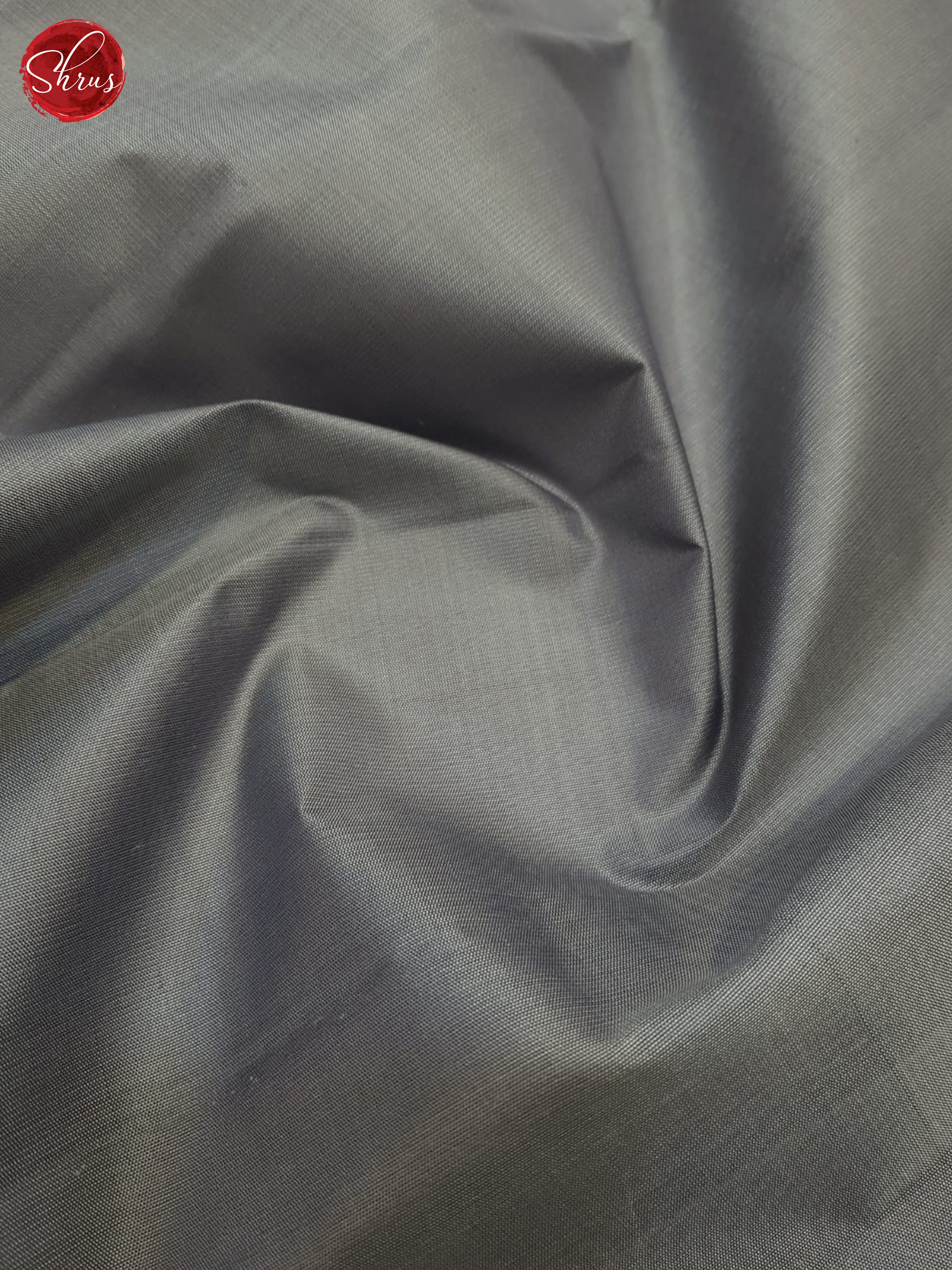 Grey and Pink Korvai Kanchipuram silk Adorned With Plain Body and Ganga Jamuna Border-8