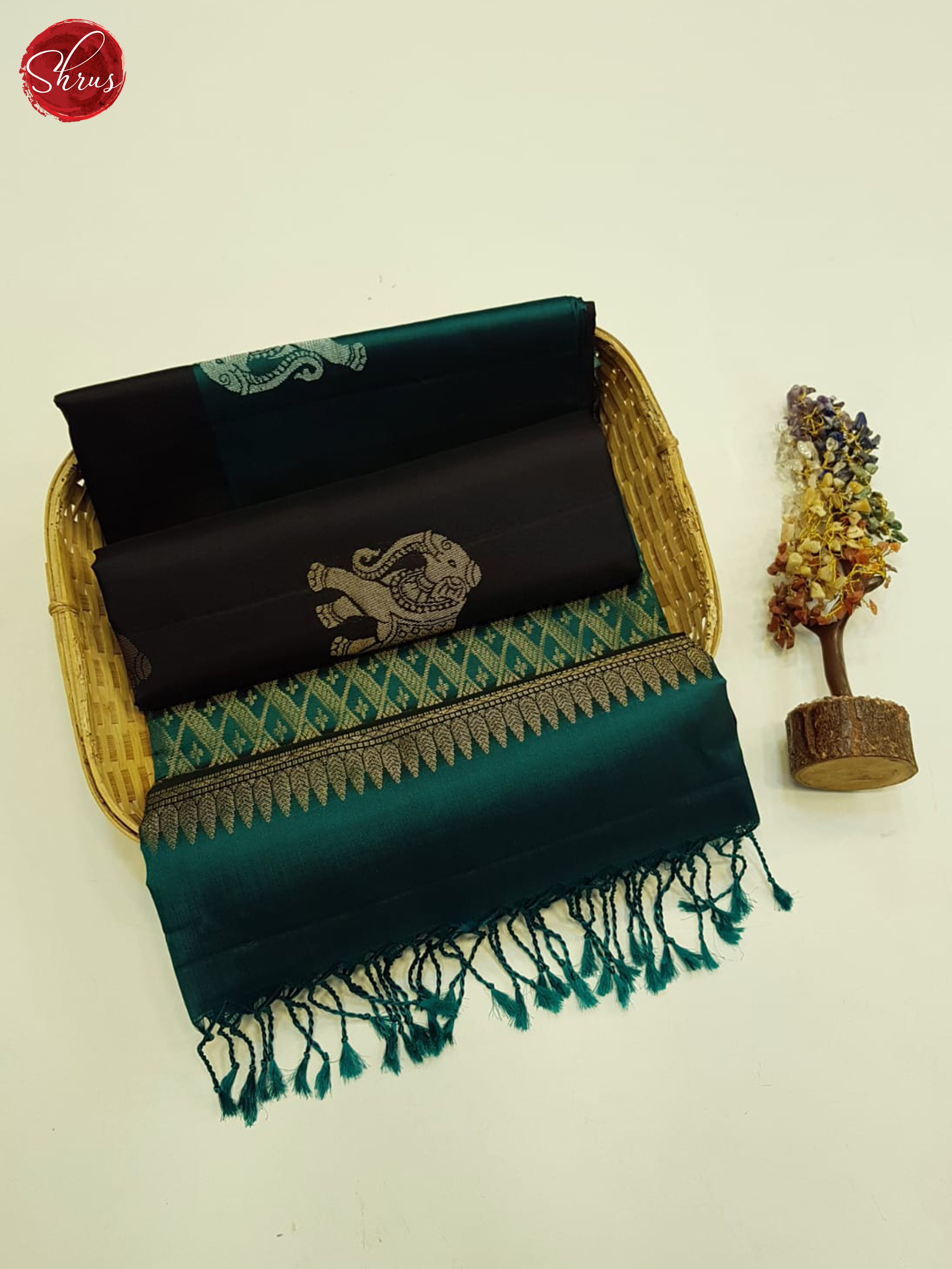 Black And Peacock Neck - Shop on ShrusEternity.com