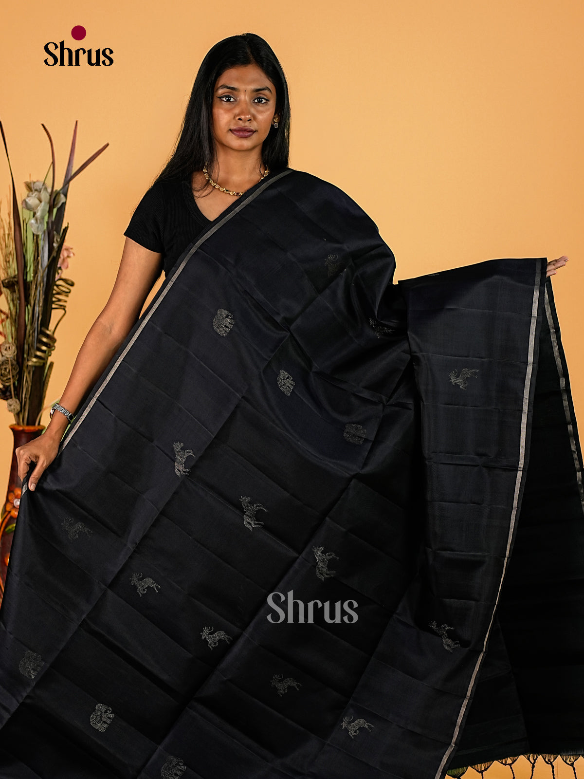 Beautiful Black Soft Silk Sarees with Animal Motifs, Thin Silver Zari Border & Floral Vines Woven Pallu 1