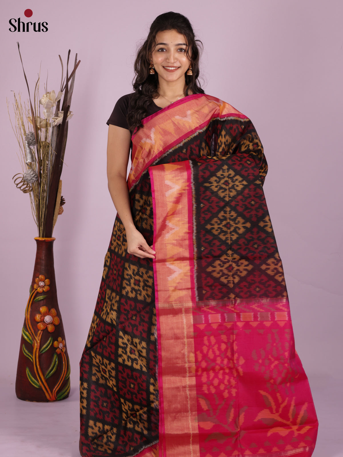 Buy Mystique Black Pochampally Silk Cotton Saree With Diamond Ikat Motifs, Pink Border & Pallu