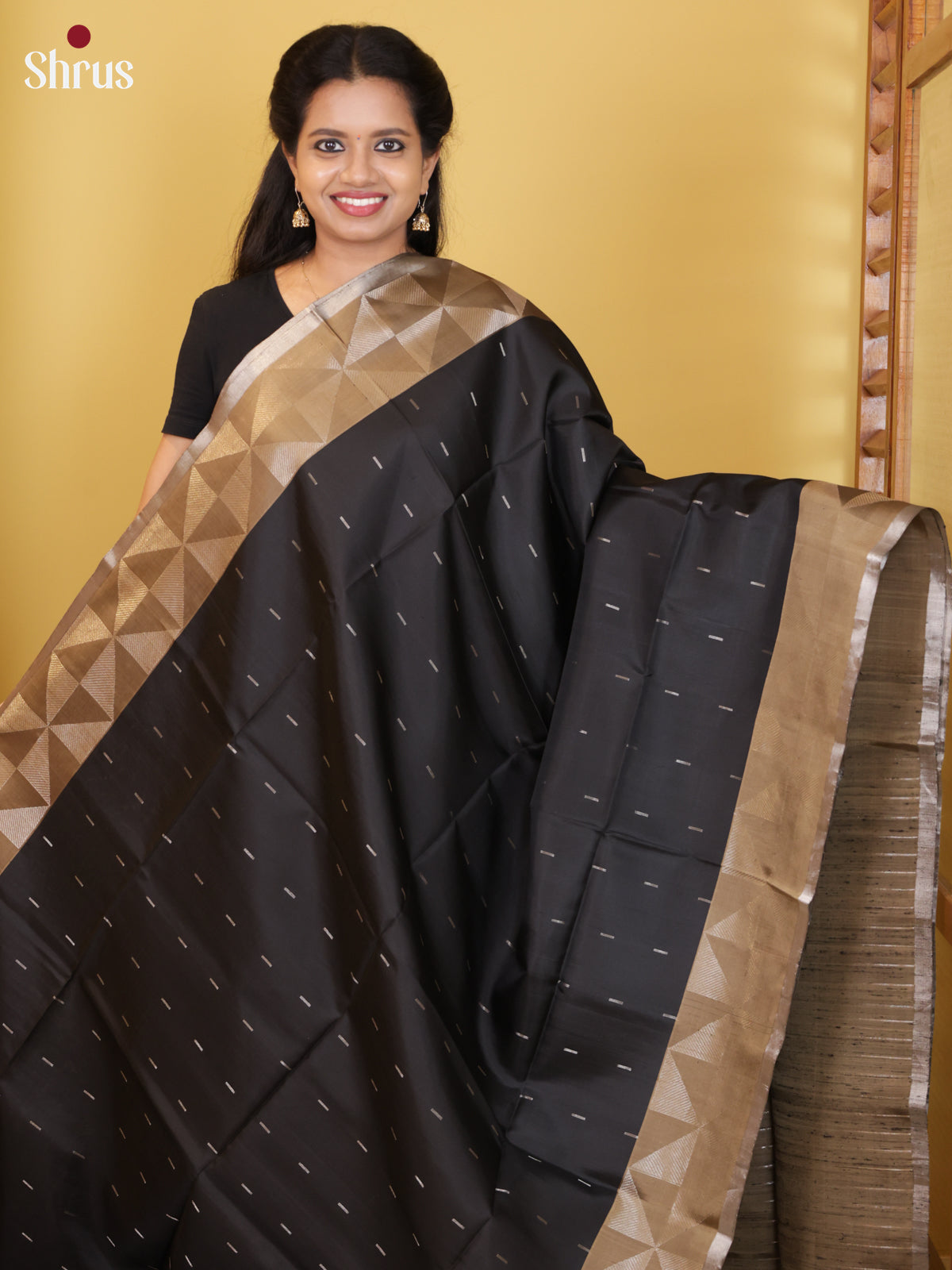Buy Pretty Black Pure Soft Silk Saree With Dashed Buttas, Beige Border & Pallu With Geometric Prism Pattern