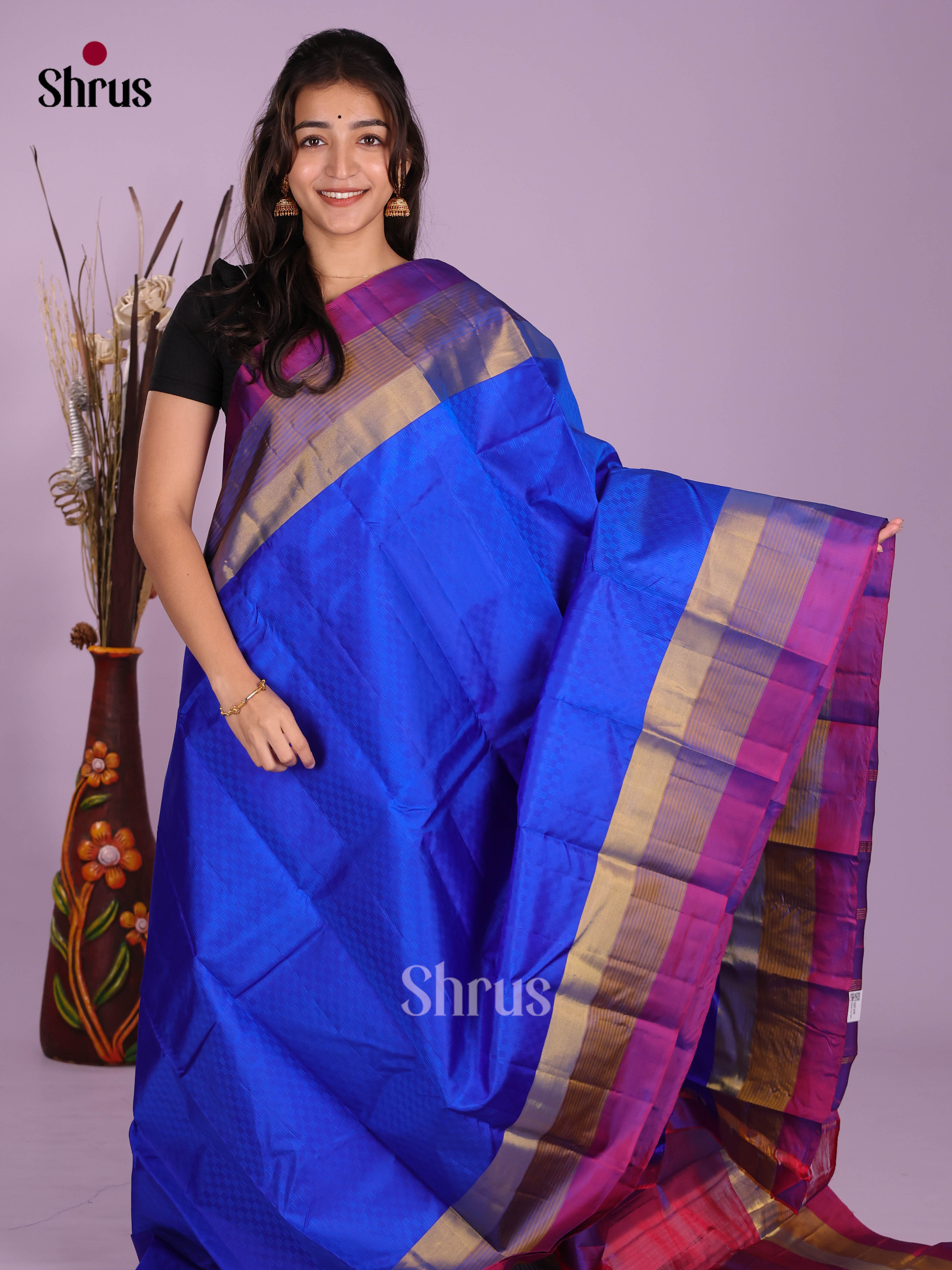 Buy Magnificent Blue Kanchipuram Saree With Self Jacquard Patterns, Broad Border & Chit Pallu