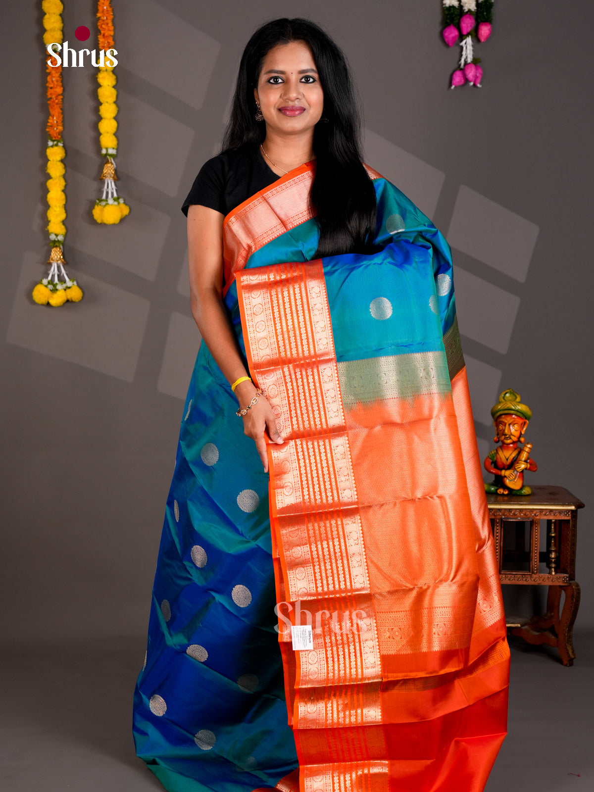 Buy Pretty Blue Kanchipuram Silk Saree With Circular Zari Motifs & Orange Border With Zari Stripes
