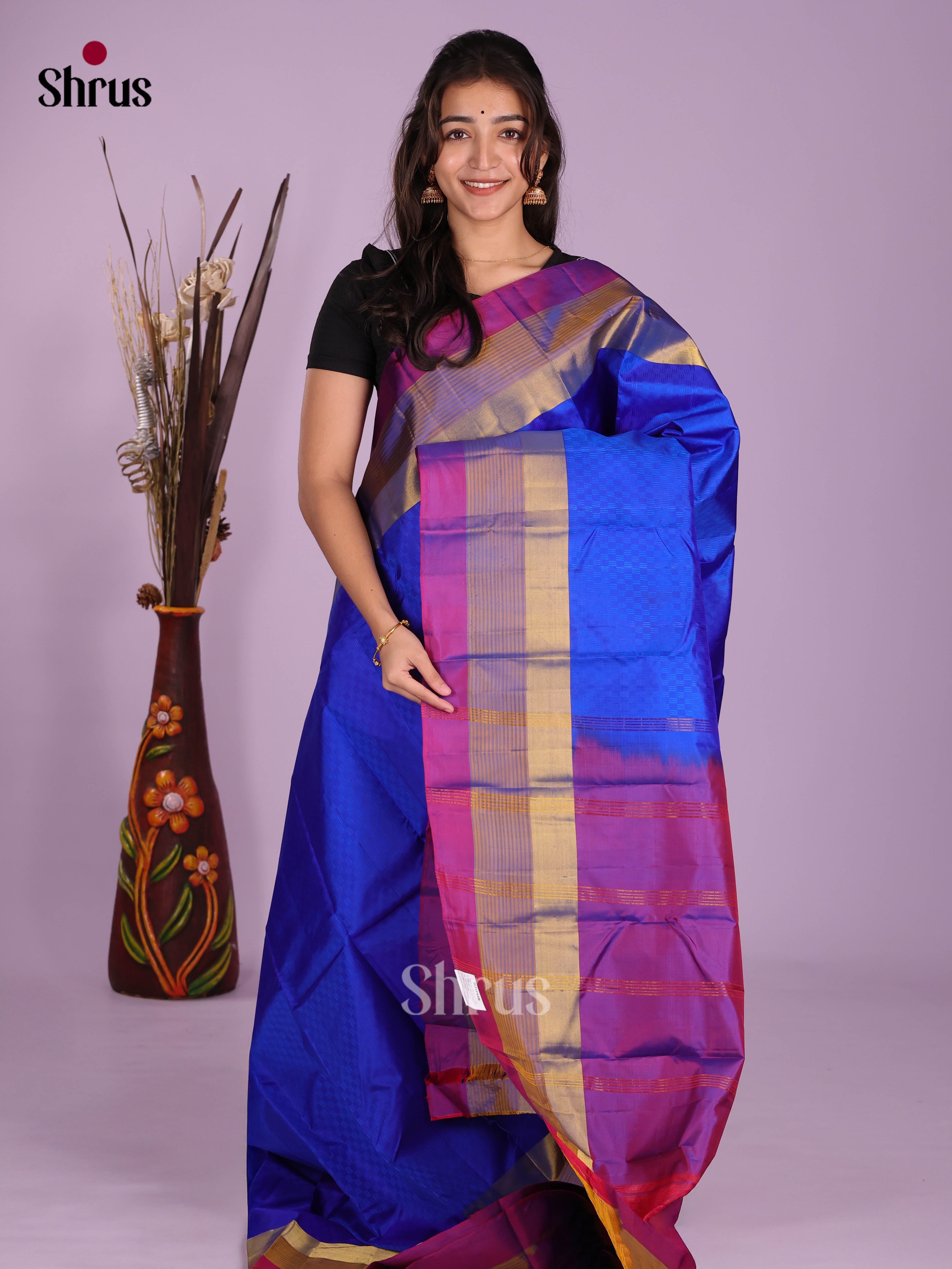 Buy Magnificent Blue Kanchipuram Silk Saree With Self Jacquard Patterns, Broad Border & Chit Pallu