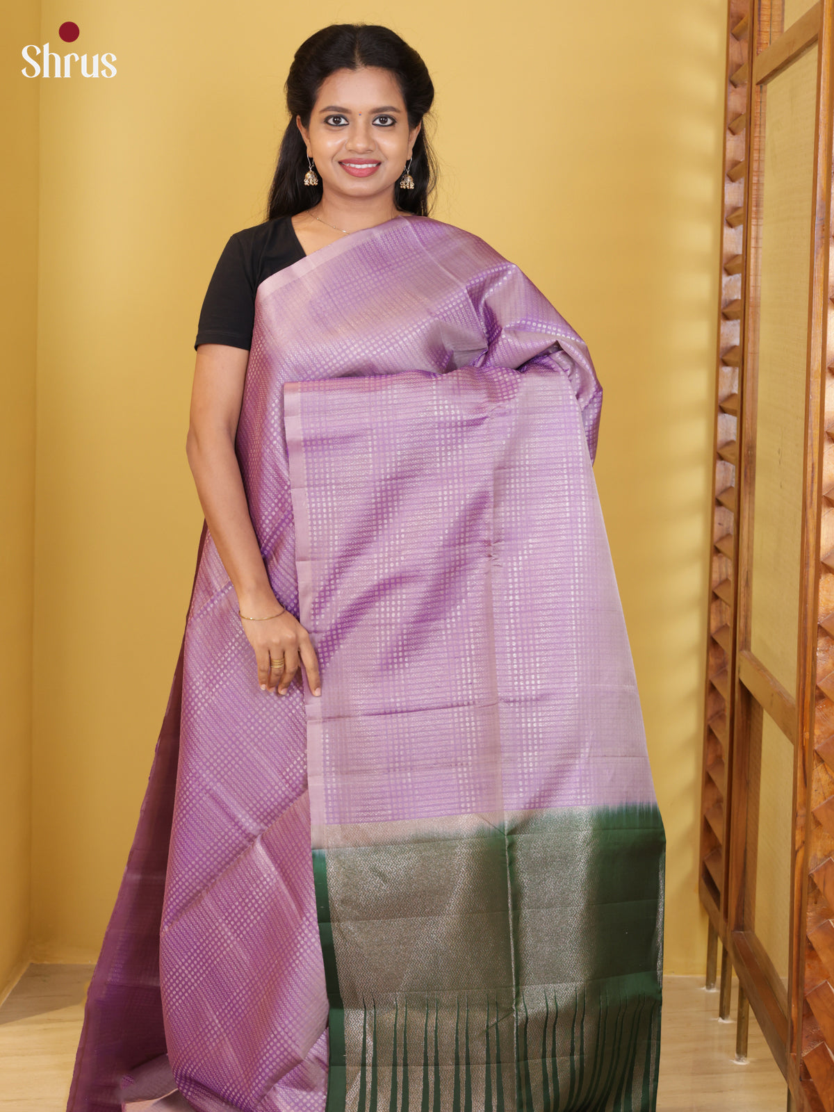 Buy Shimmery Borderless Soft Silk Saree With Silver Zari Kattam & Dark Green Brocade Pallu