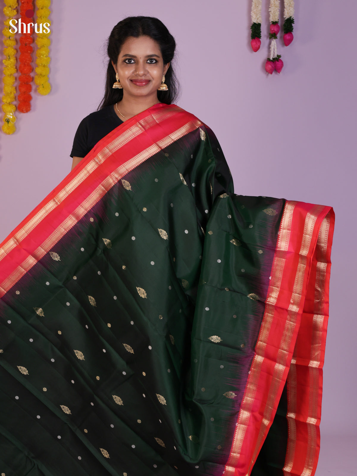 Buy Regal Bottle Green Kanchipuram Saree With Paisley Buttas, Coral Red Rettaipet Border & Pallu