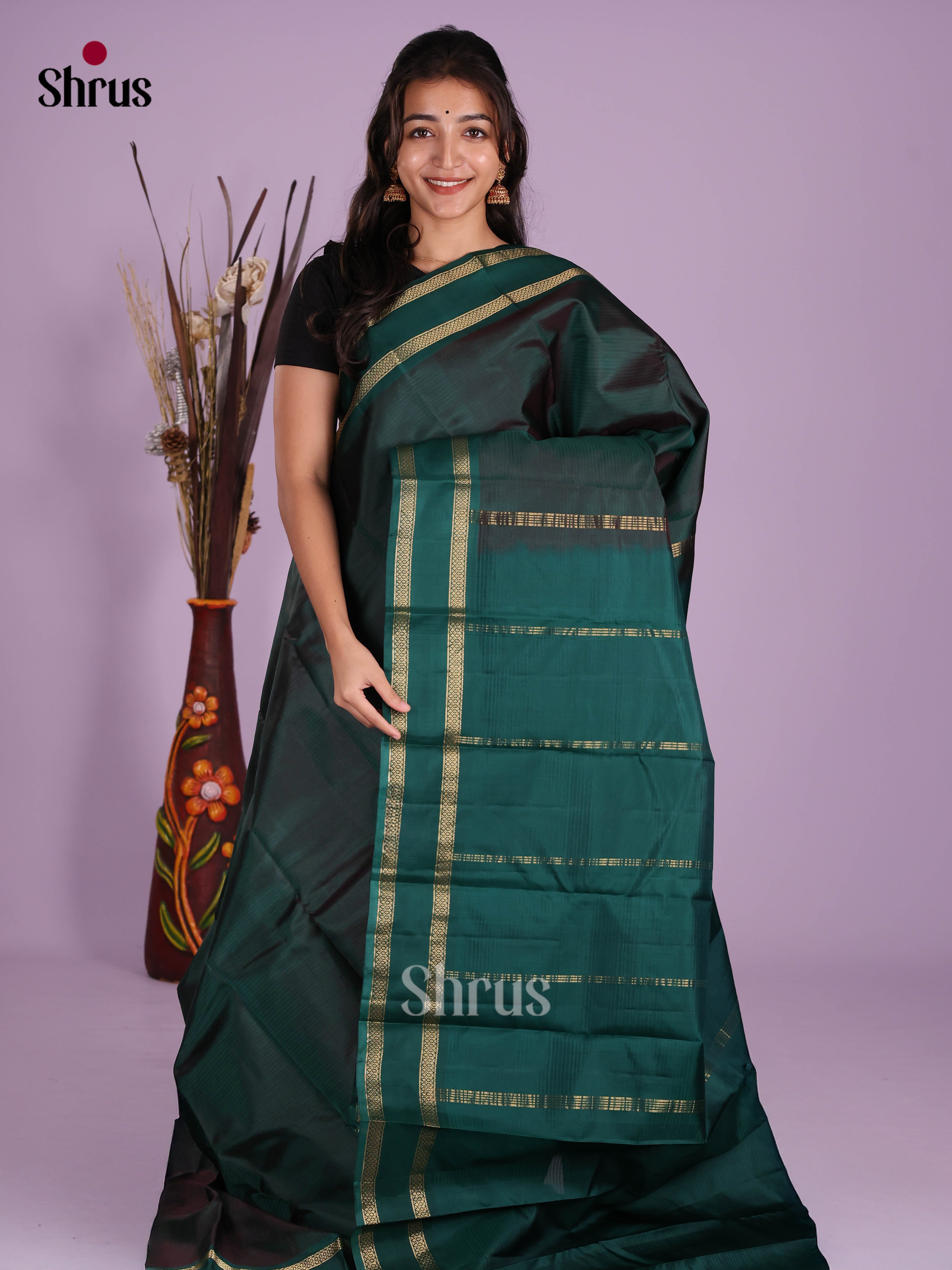Buy Enigmatic Bottle Green Kanchipuram Silk Saree With Rettaipet Zari Border & Traditional Pallu