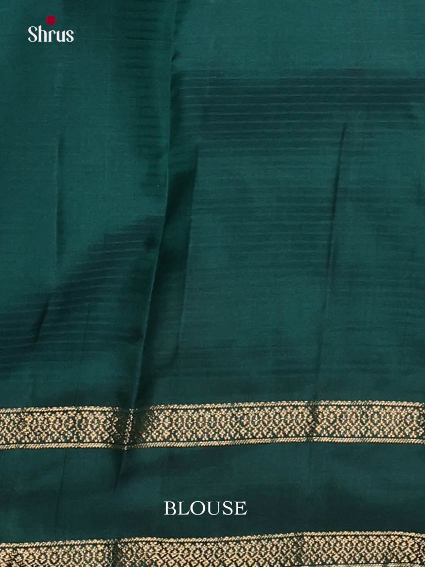 Buy Enigmatic Bottle Green Kanjivaram Saree With Rettaipet Zari Border & Traditional Pallu