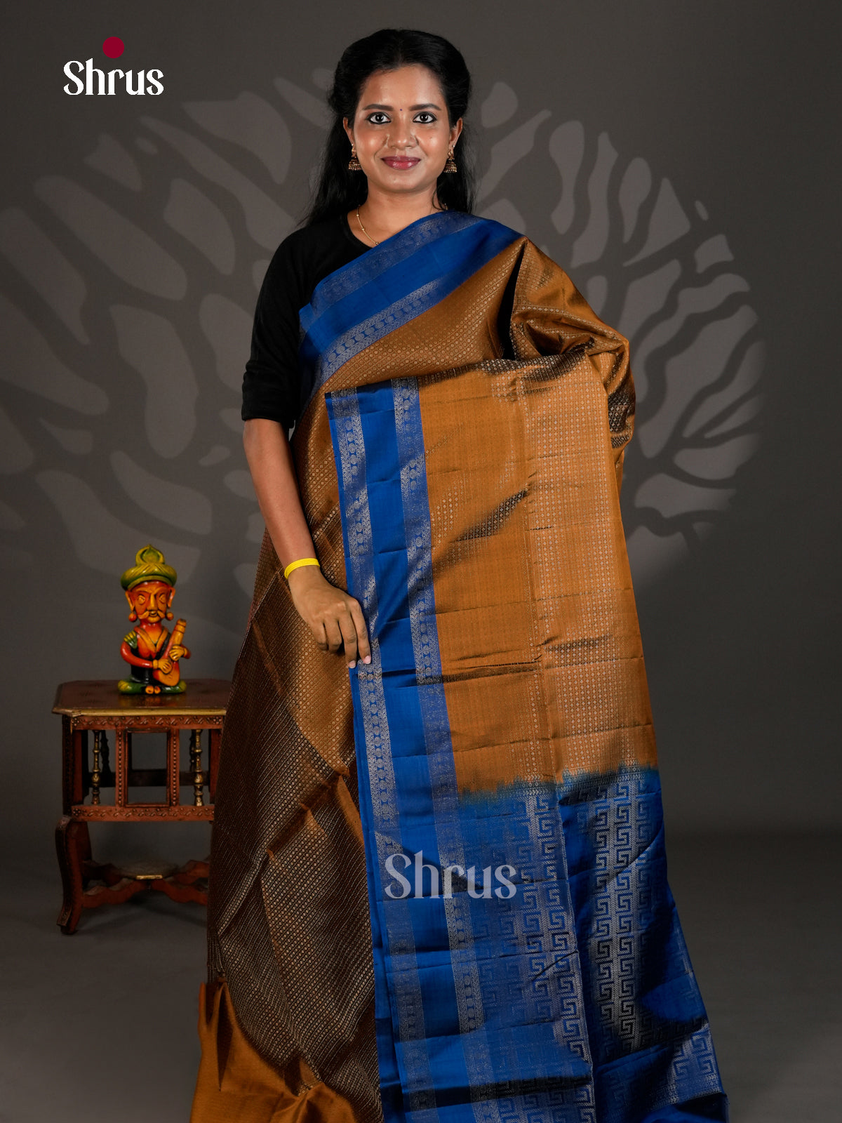 Buy Chic Brown Soft Silk Saree With Intricate Self Weave Pattern, Blue Rettaipet Border & Brocade Pallu