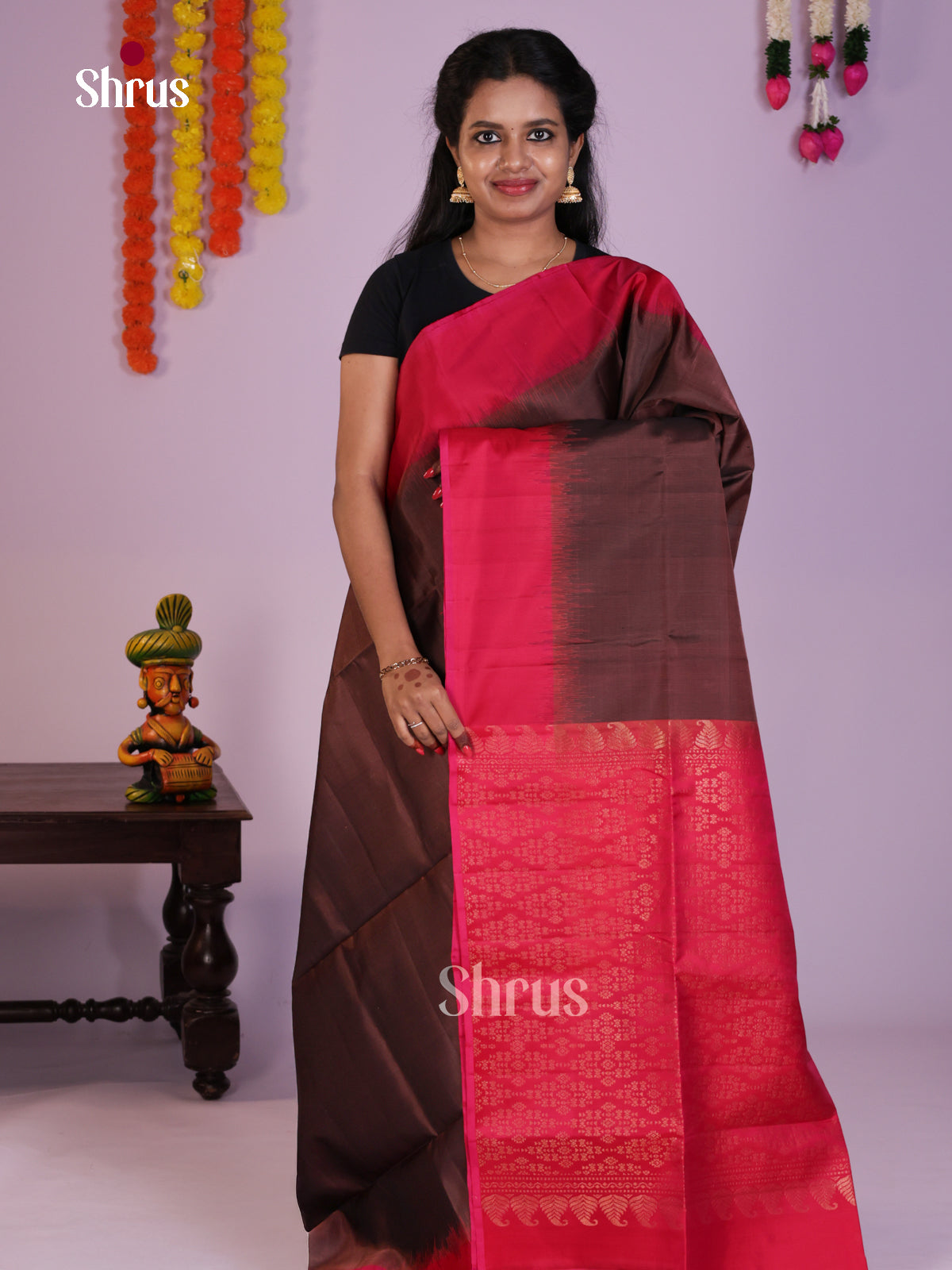 Buy Classy Brown Soft Silk Saree with Plain Body, Red Border & Brocade Pallu