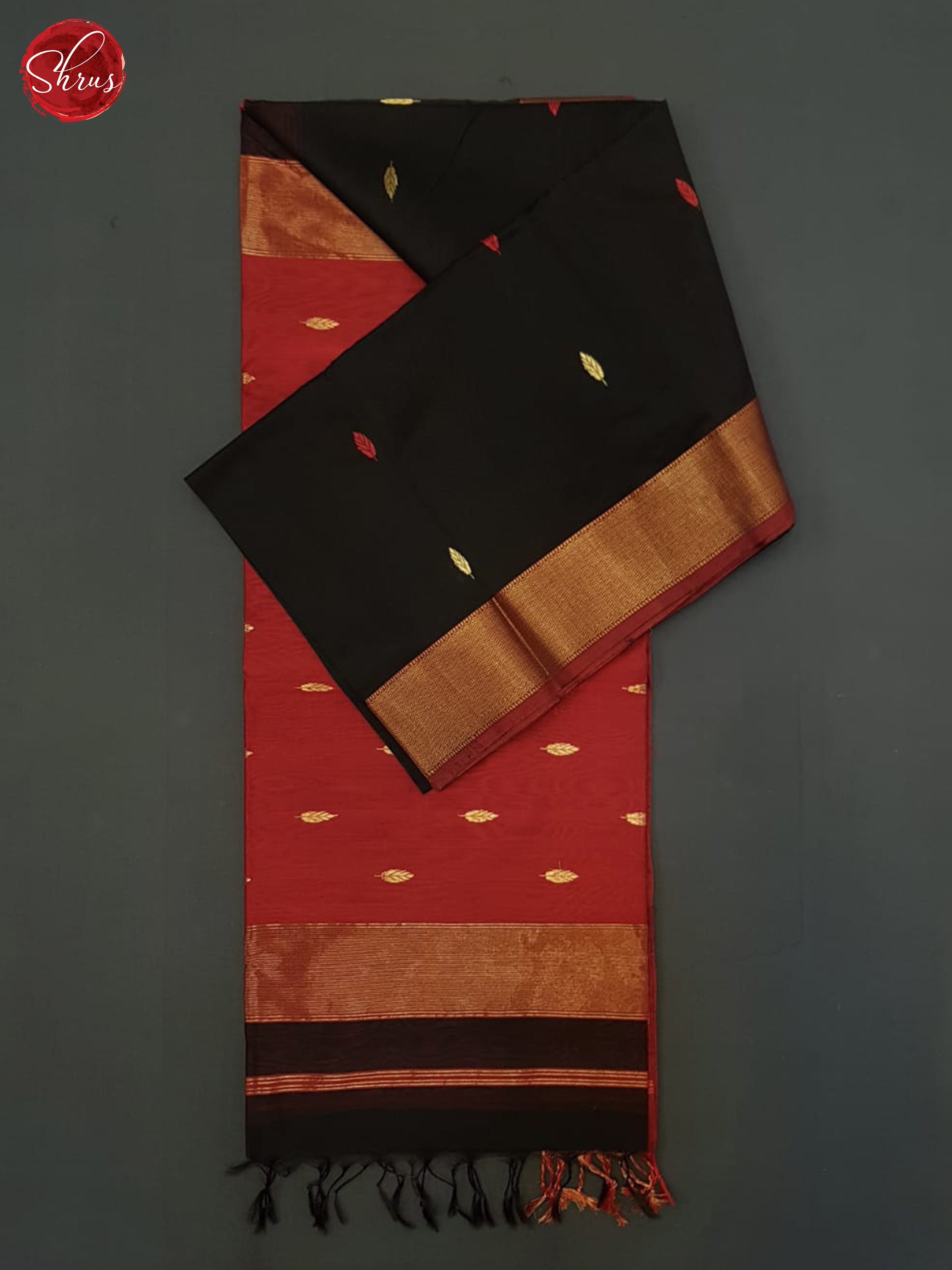 Black And Red- Maheshwari Silk Cotton Saree - Shop on ShrusEternity.com