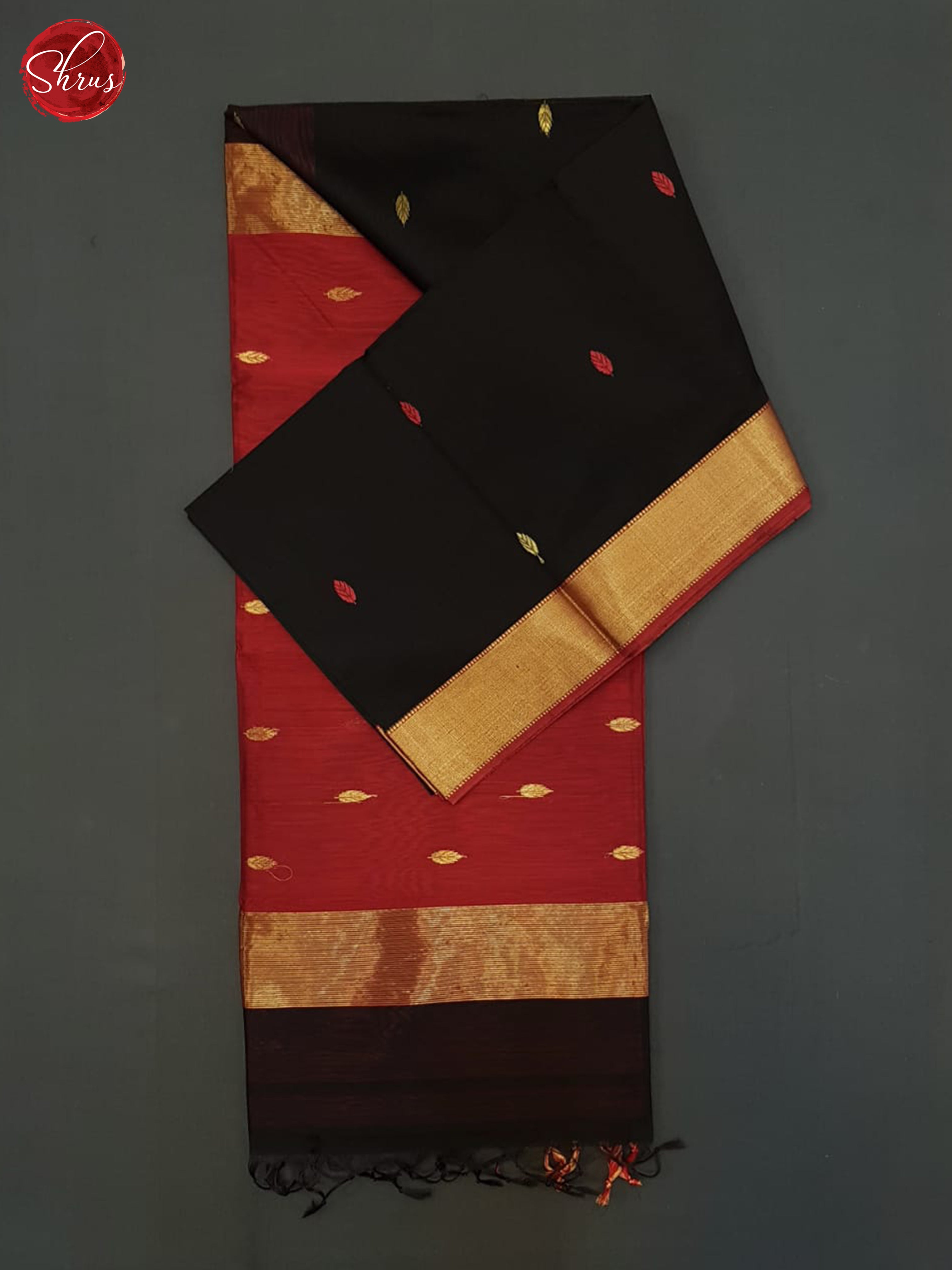 Black And Red- Maheshwari Silk Cotton Saree - Shop on ShrusEternity.com
