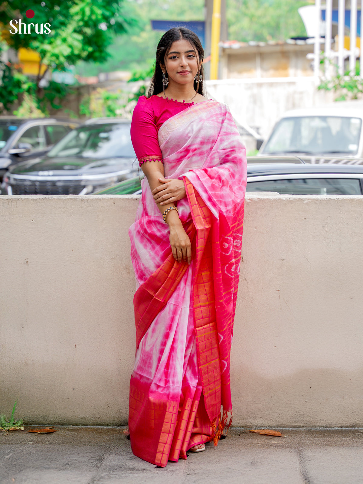 Cream And Pink- Shibori Saree