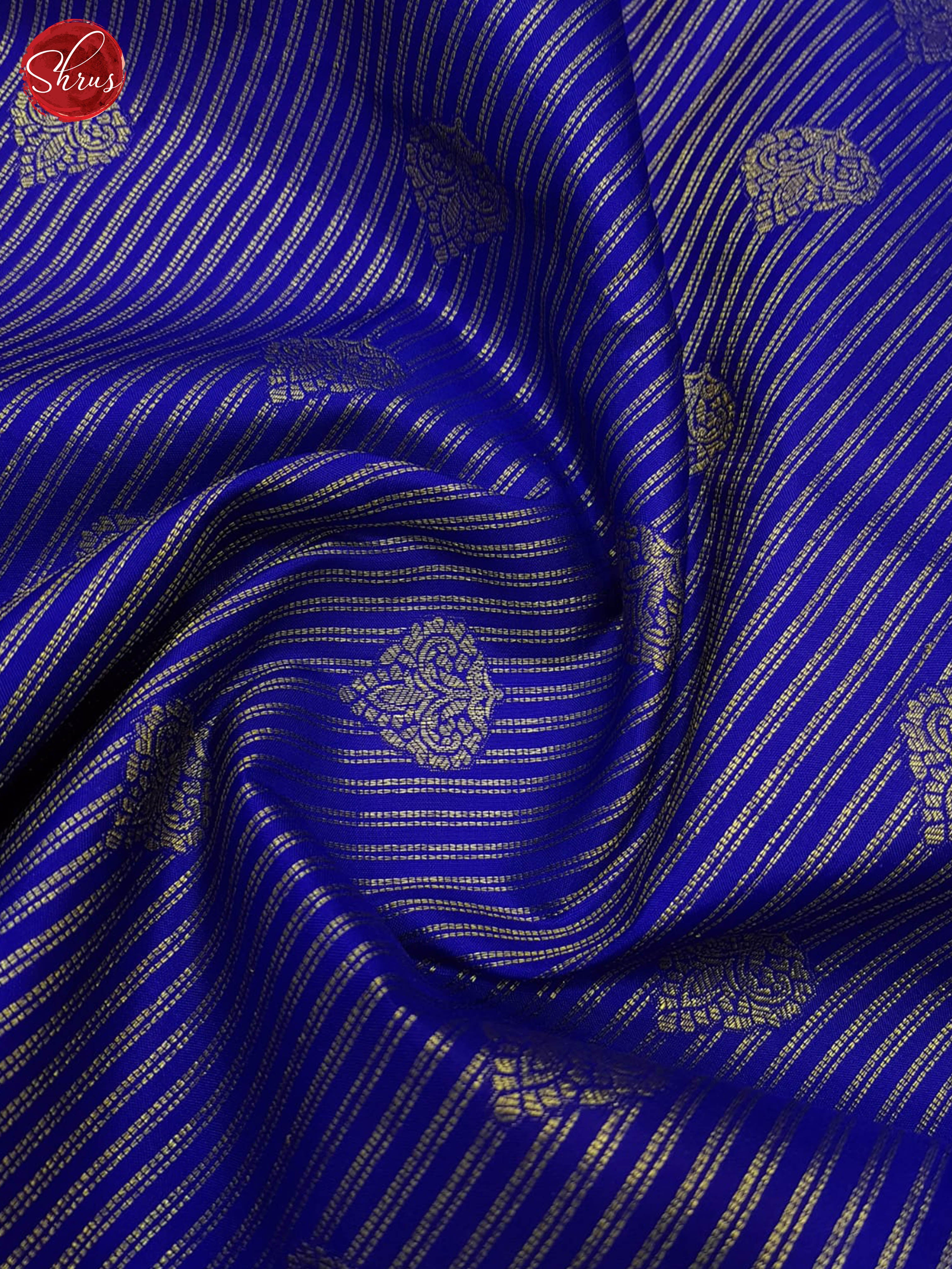 Regal Blue And Peach Kanchipuram Silk Saree With Zari Woven Stripes And Floral Buttas-4