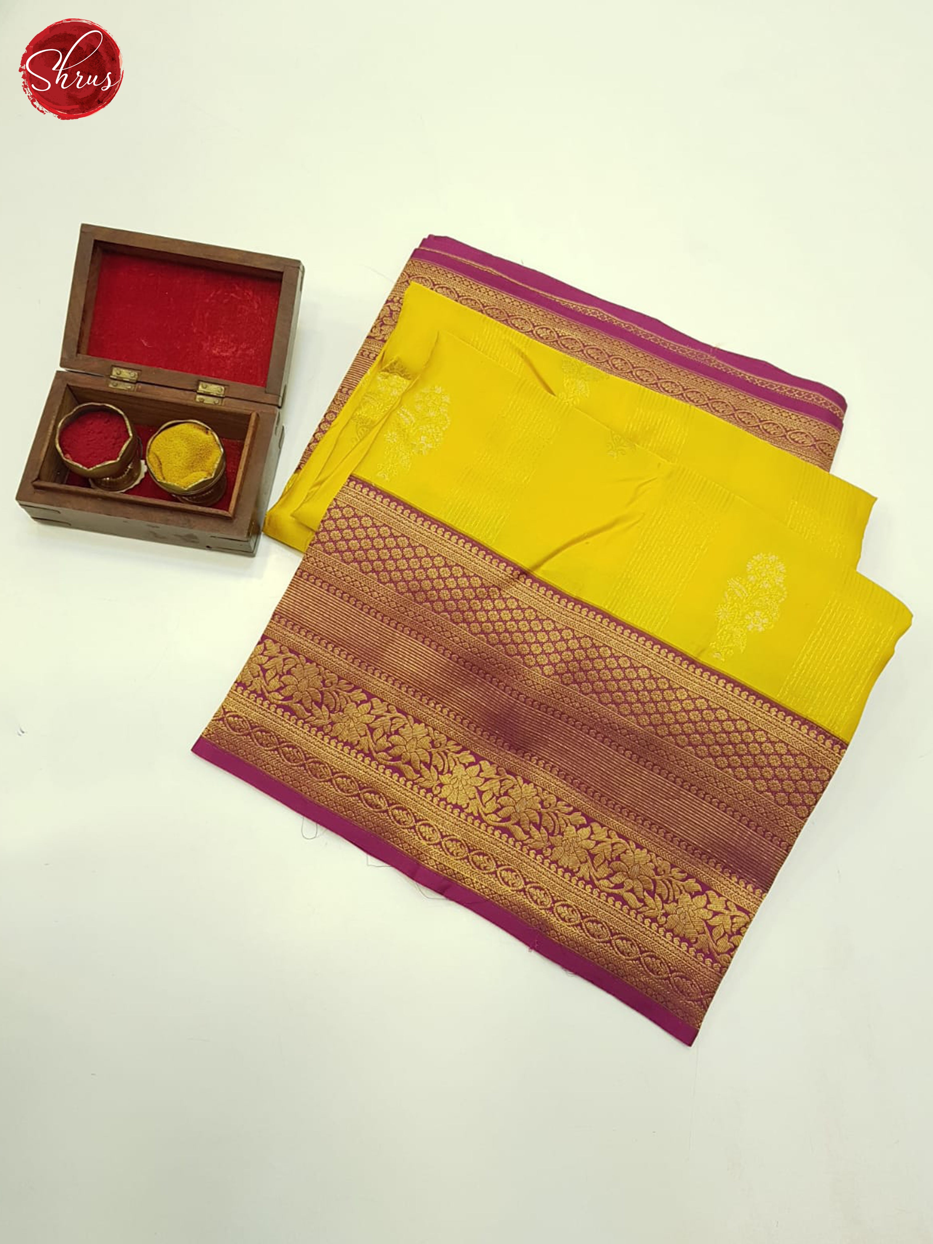 Glorious Yellow And Maroon Korvai Kanchipuram silk Saree With Zari Woven Floral Motifs-2