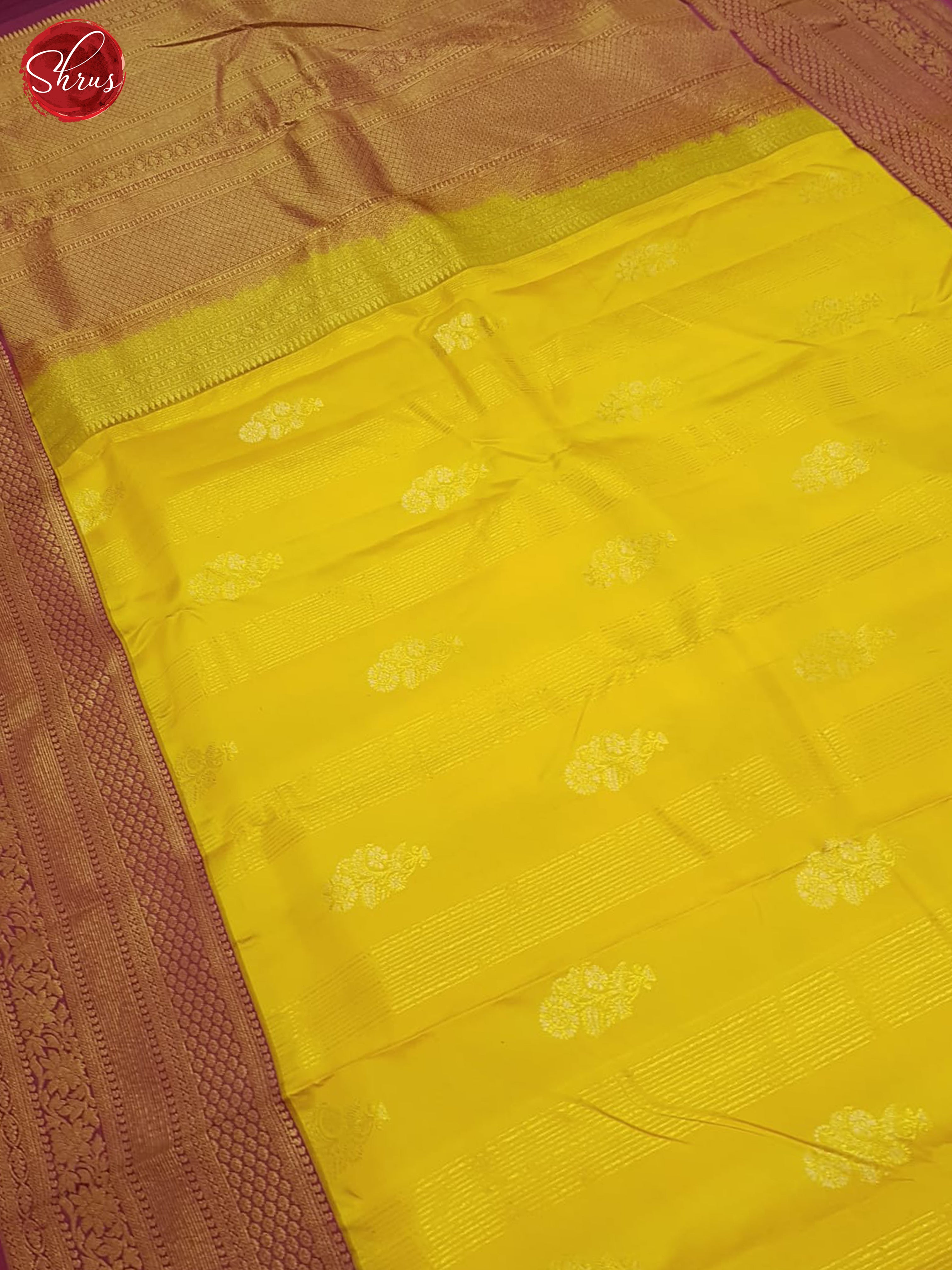 Glorious Yellow And Maroon Korvai Kanchipuram silk Saree With Zari Woven Floral Motifs-4