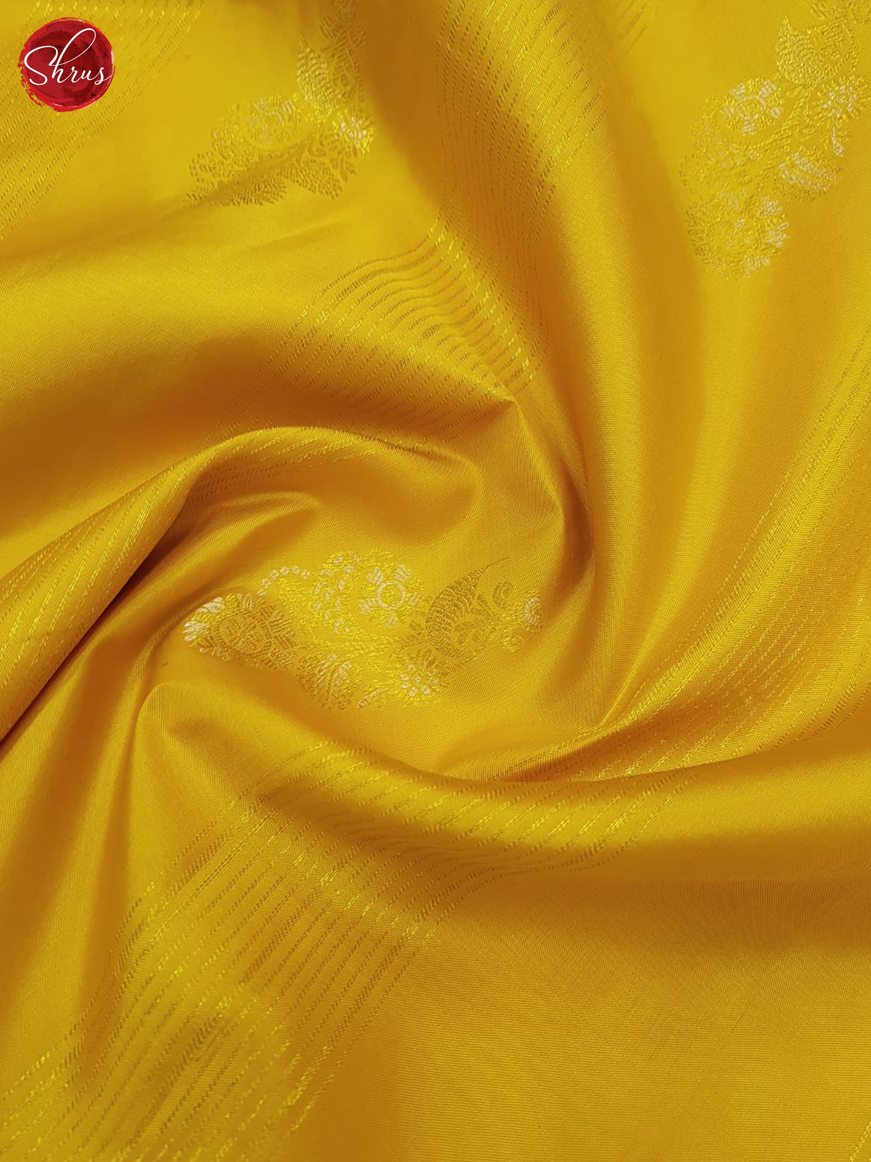 Glorious Yellow And Maroon Korvai Kanchipuram silk Saree With Zari Woven Floral Motifs-5