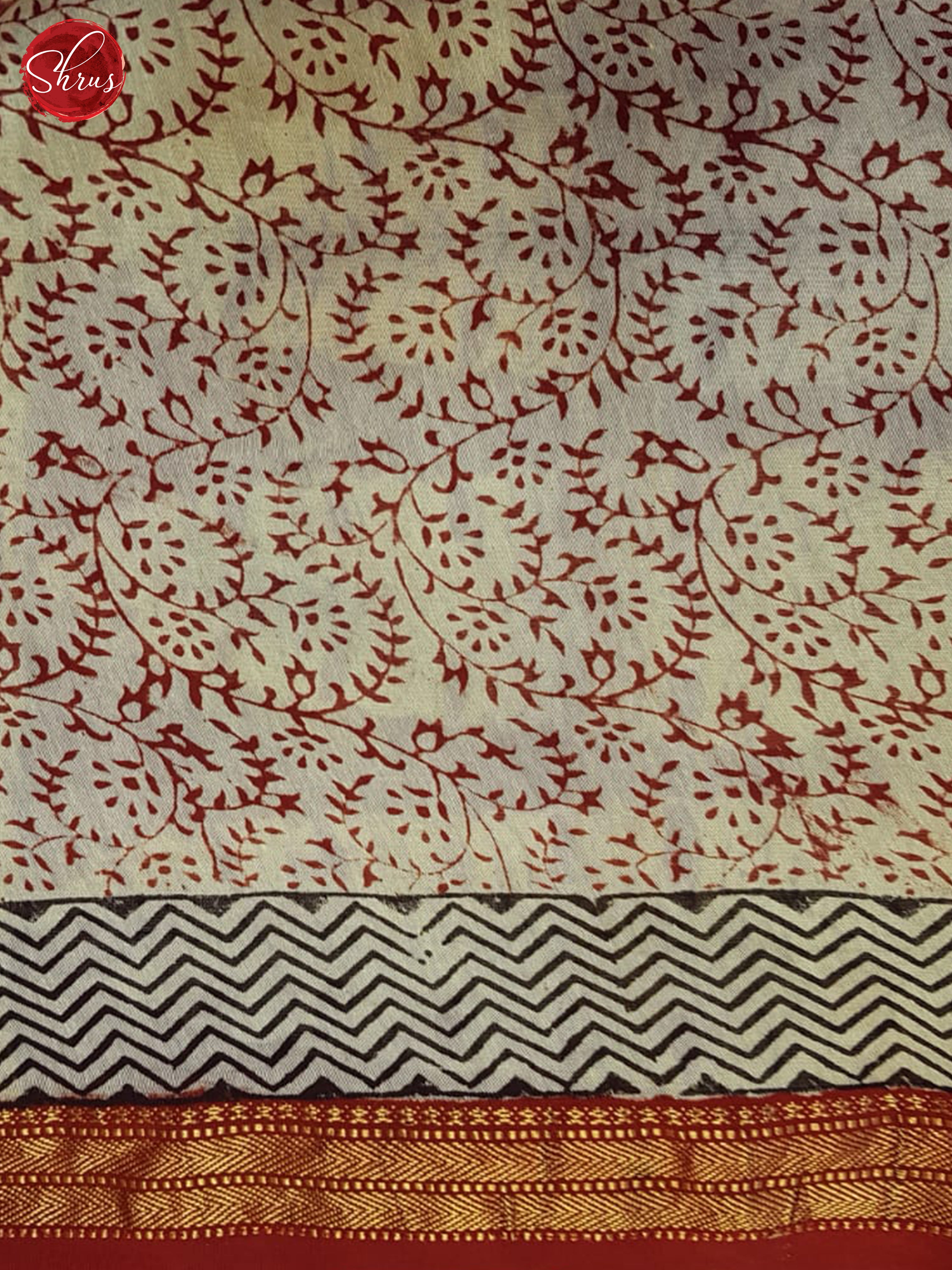 Red And Cream- Maheshwari Silk Cotton Saree - Shop on ShrusEternity.com