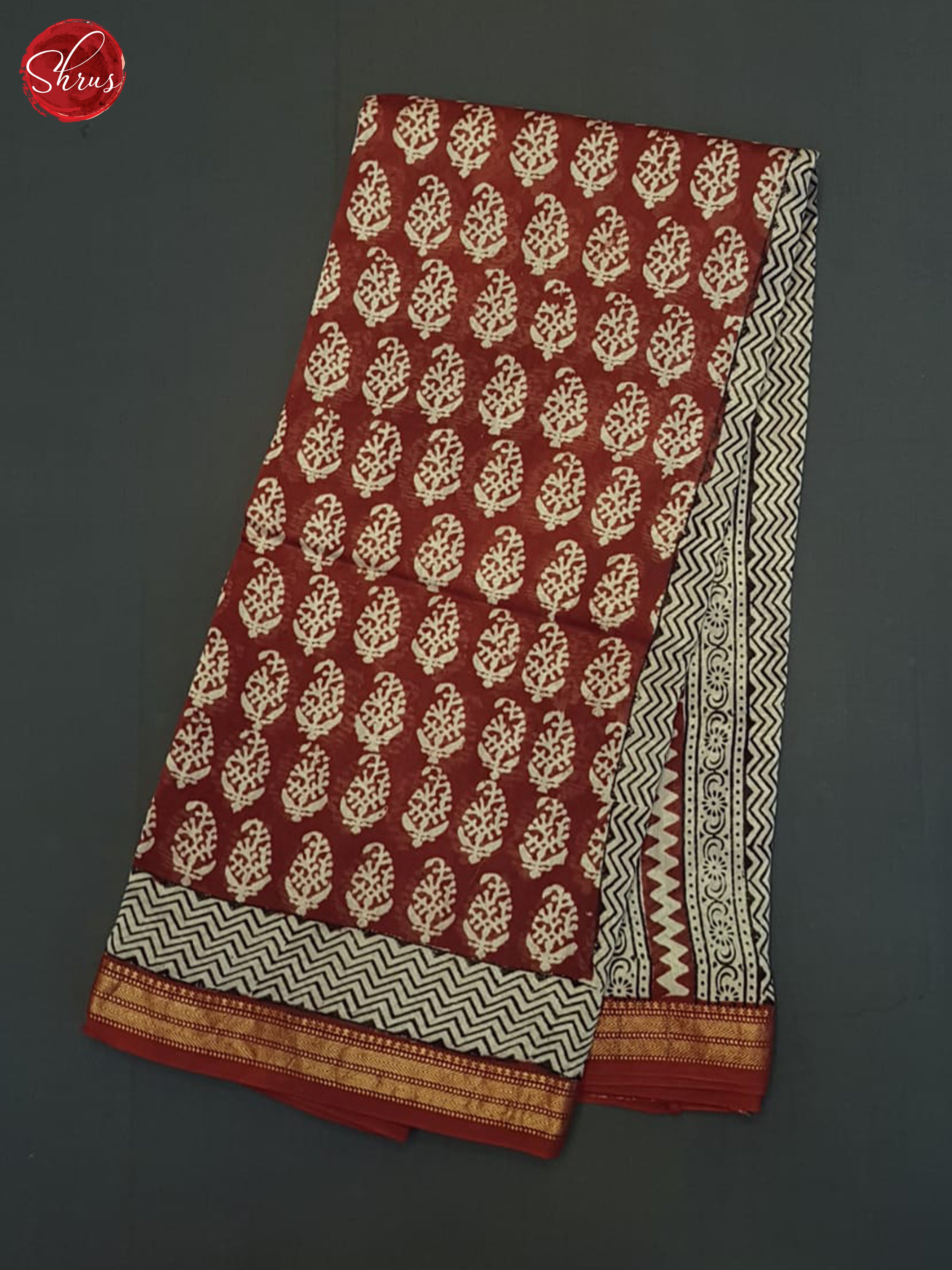 Red And Cream- Maheshwari Silk Cotton Saree - Shop on ShrusEternity.com