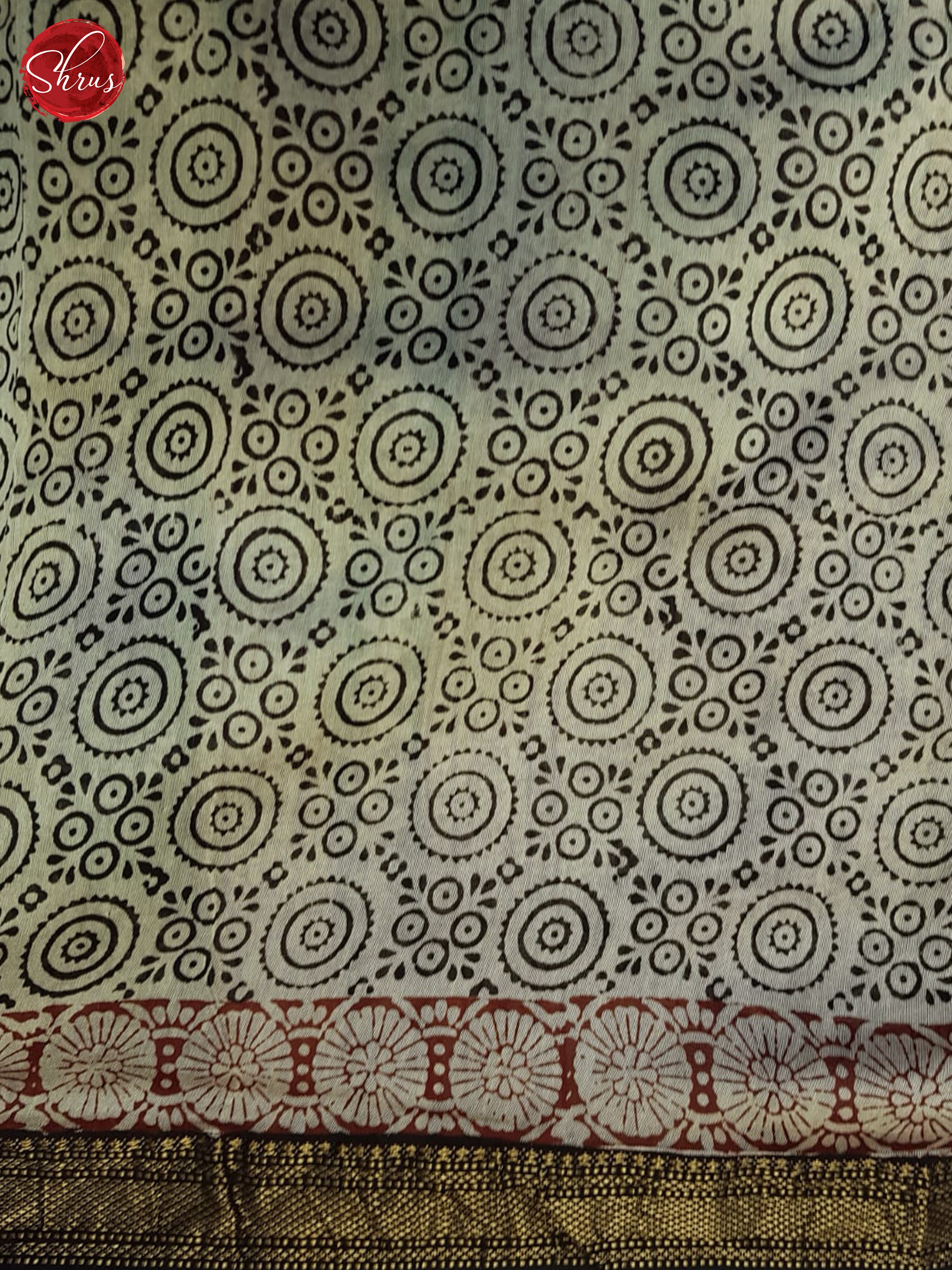 Cream And Black-Maheshwari Silk Cotton saree - Shop on ShrusEternity.com