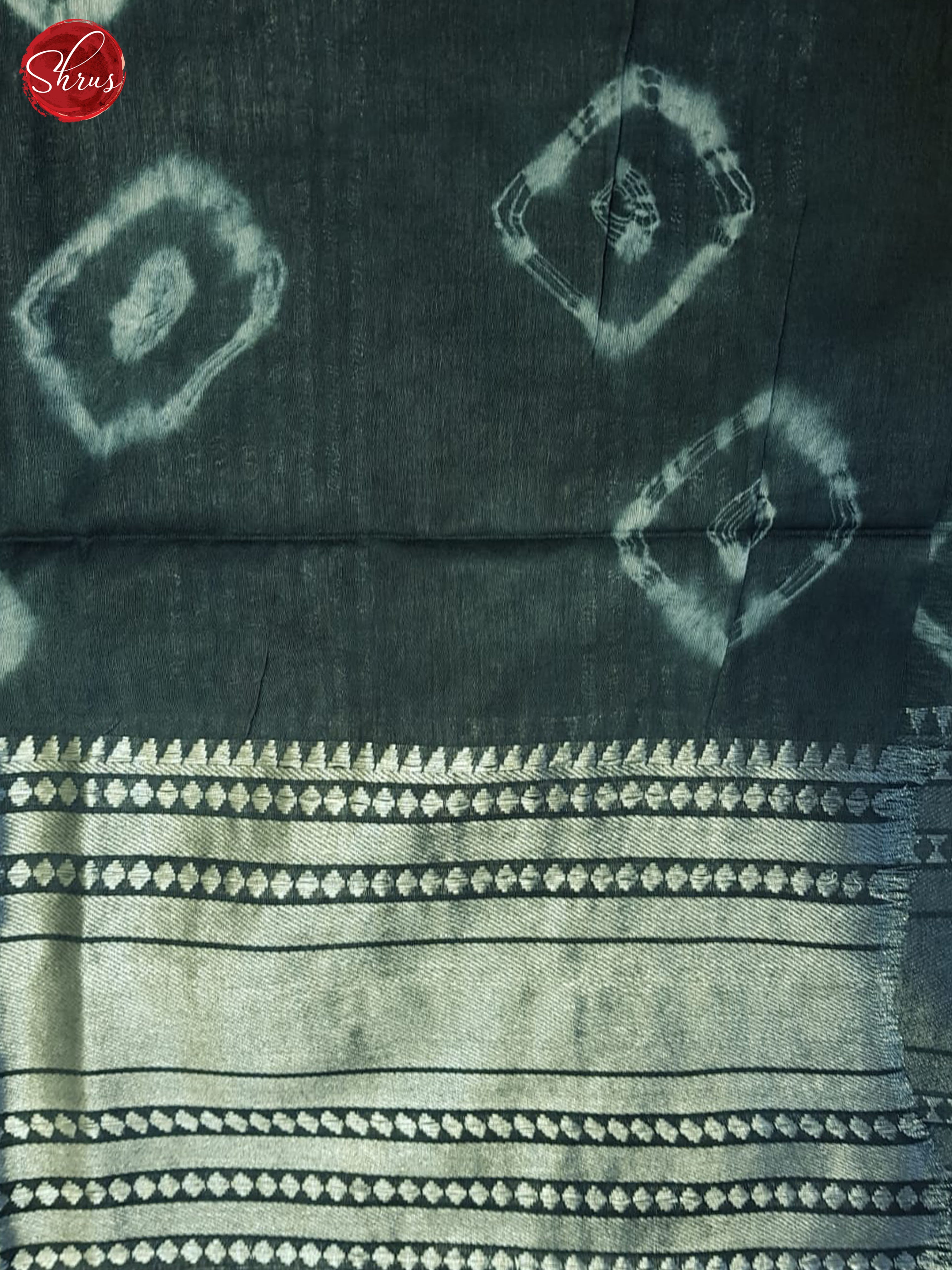 Cream And Grey- Shibori Saree - Shop on ShrusEternity.com