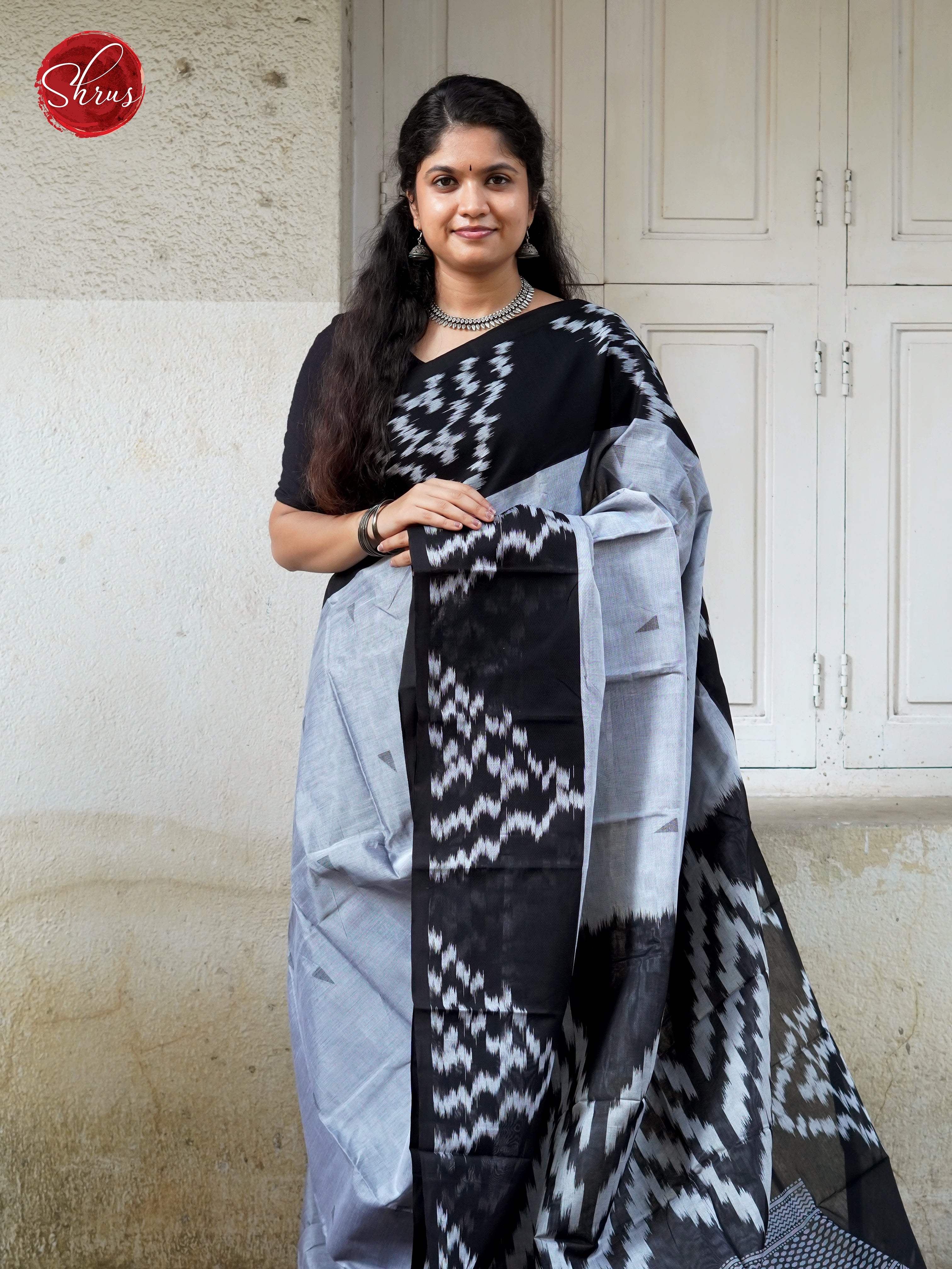 Grey &  Black - Dhakhai cotton - Shop on ShrusEternity.com