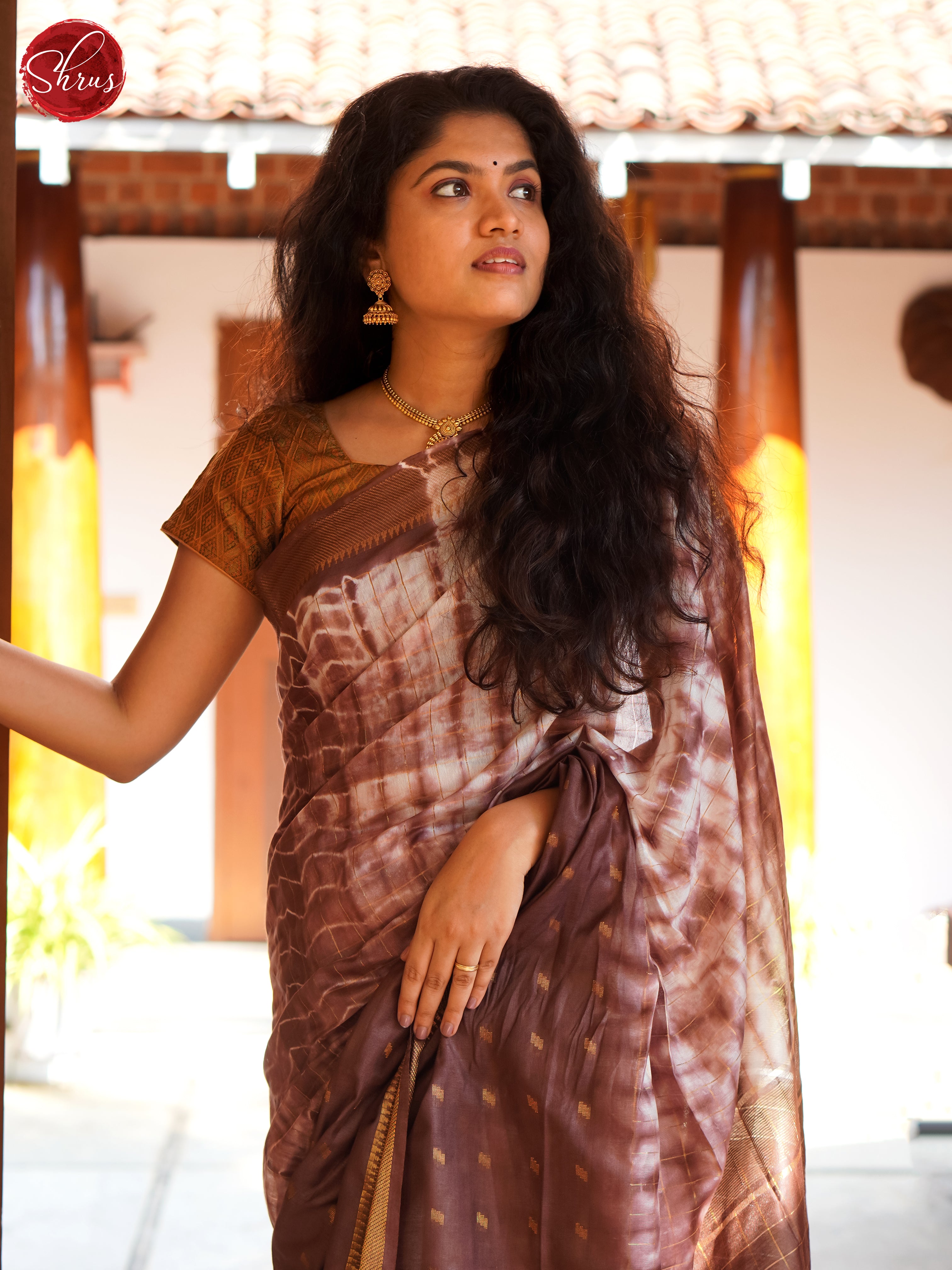 Cream & Dusty Brown - Shibori Saree - Shop on ShrusEternity.com