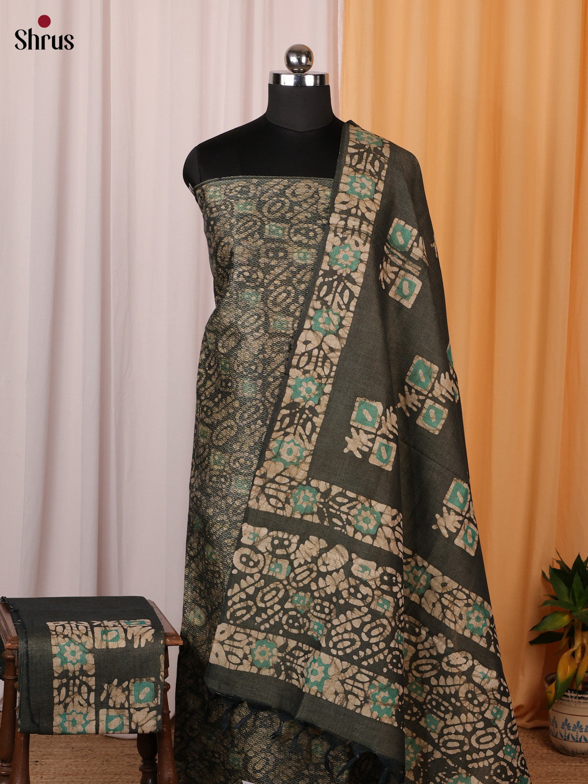 Green - Bhatik salwar - Shop on ShrusEternity.com