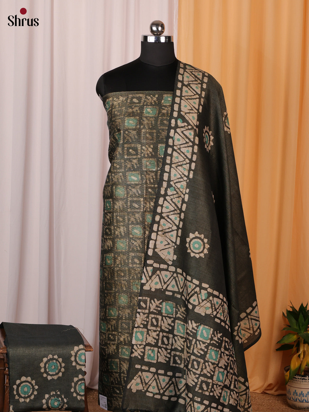 Green - Bhatik salwar - Shop on ShrusEternity.com