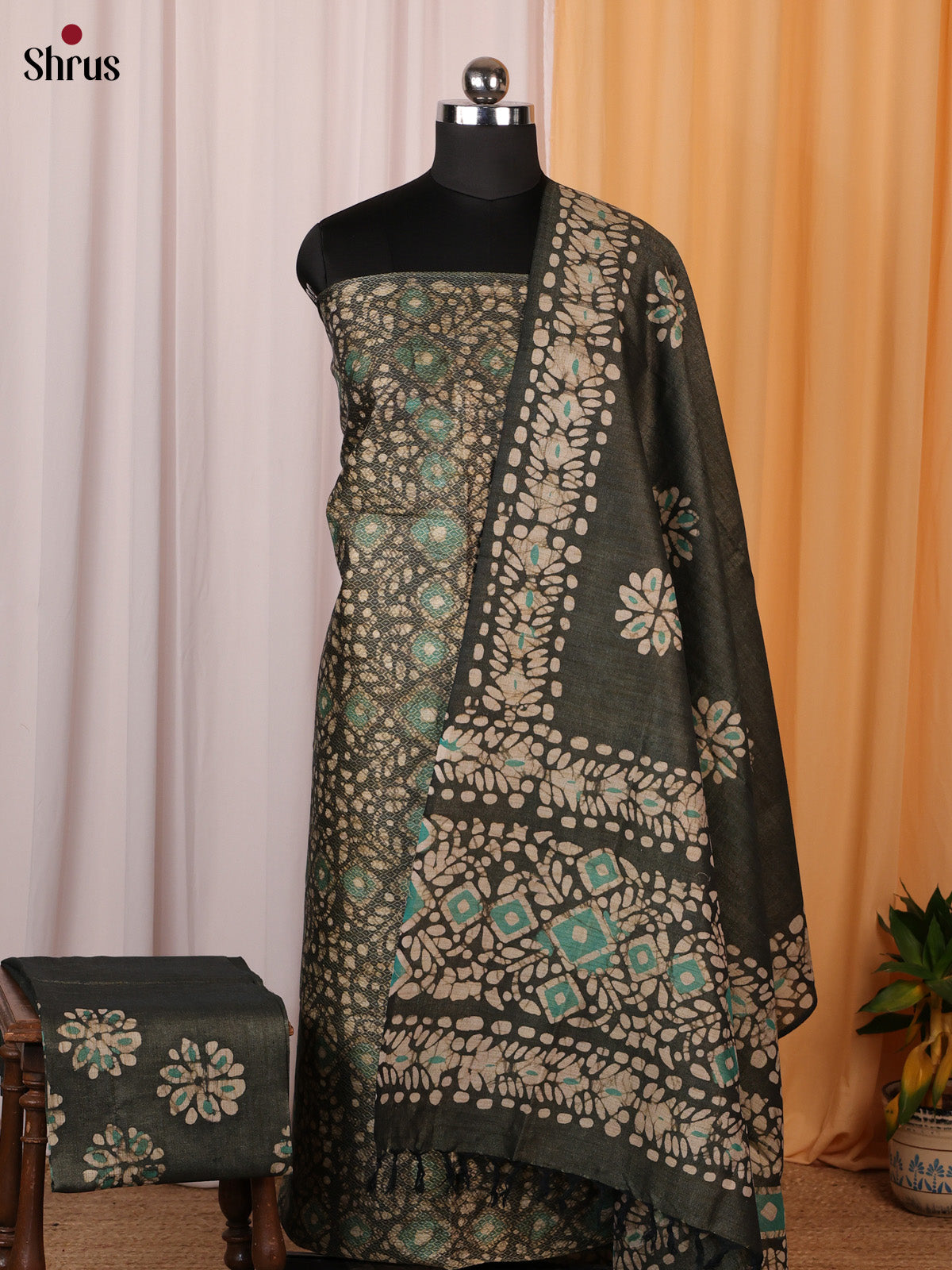 Green - Bhatik salwar - Shop on ShrusEternity.com