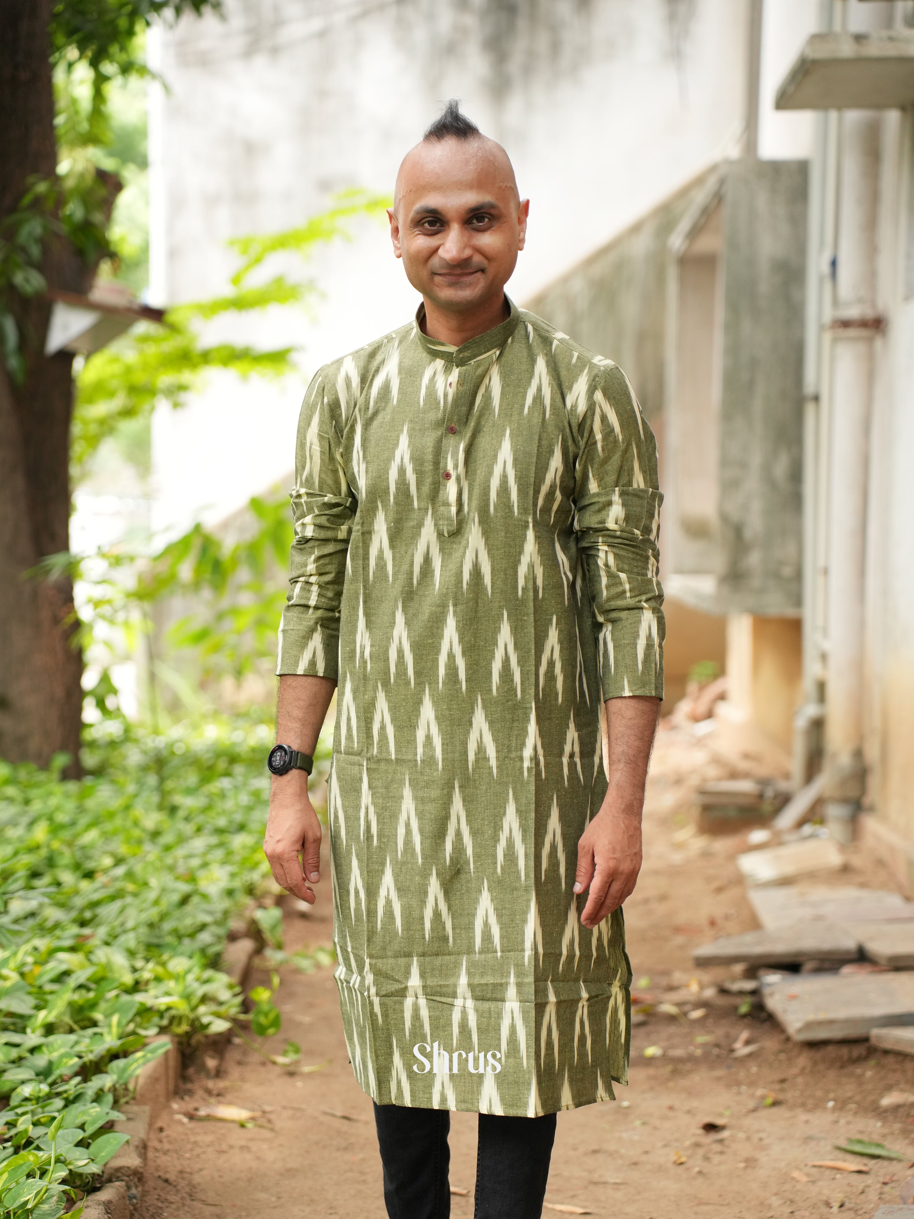 CES18550 -Readymade Mens Kurta - Shop on ShrusEternity.com