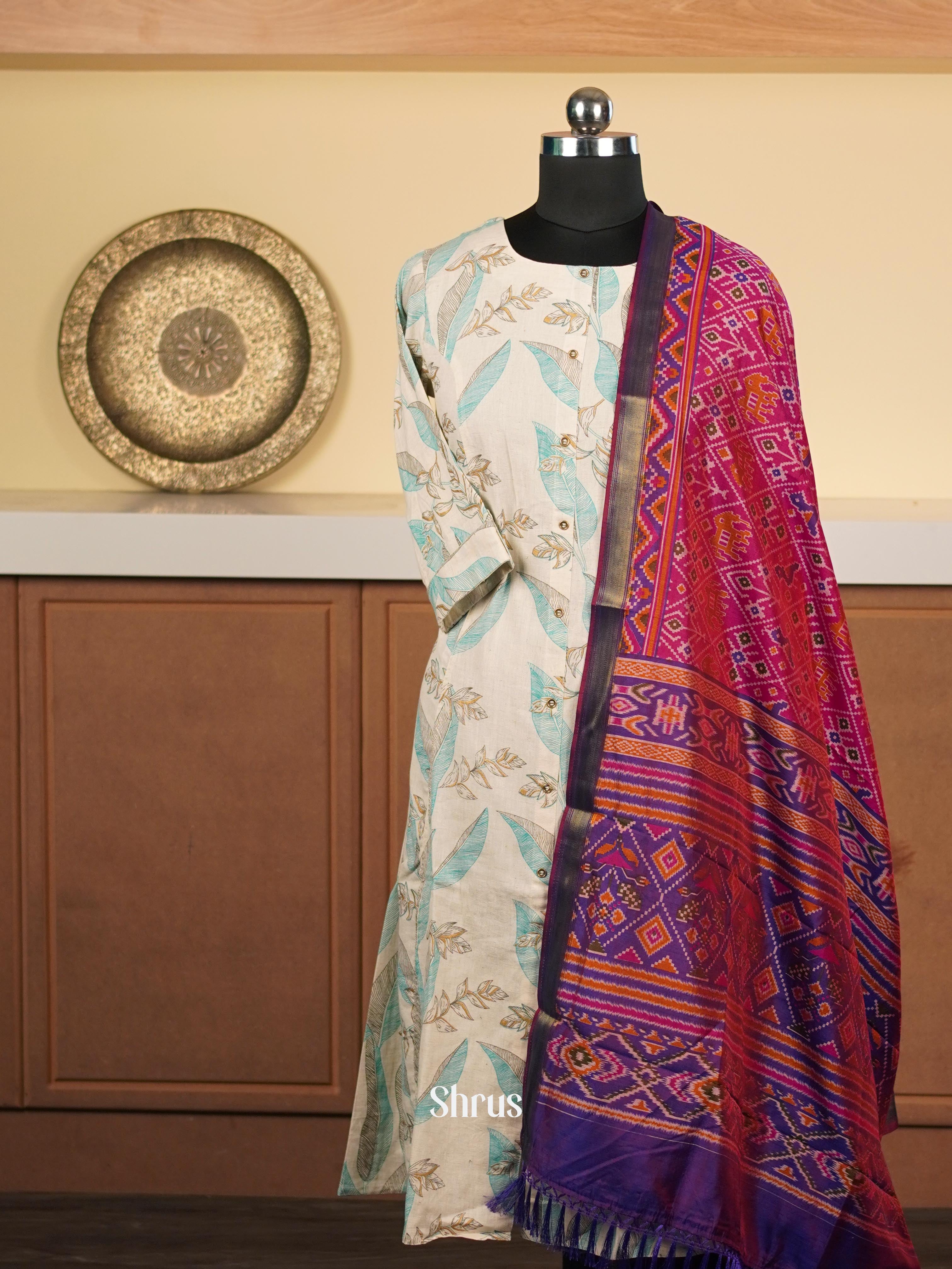 Majenta & Violet - Dupatta - Shop on ShrusEternity.com