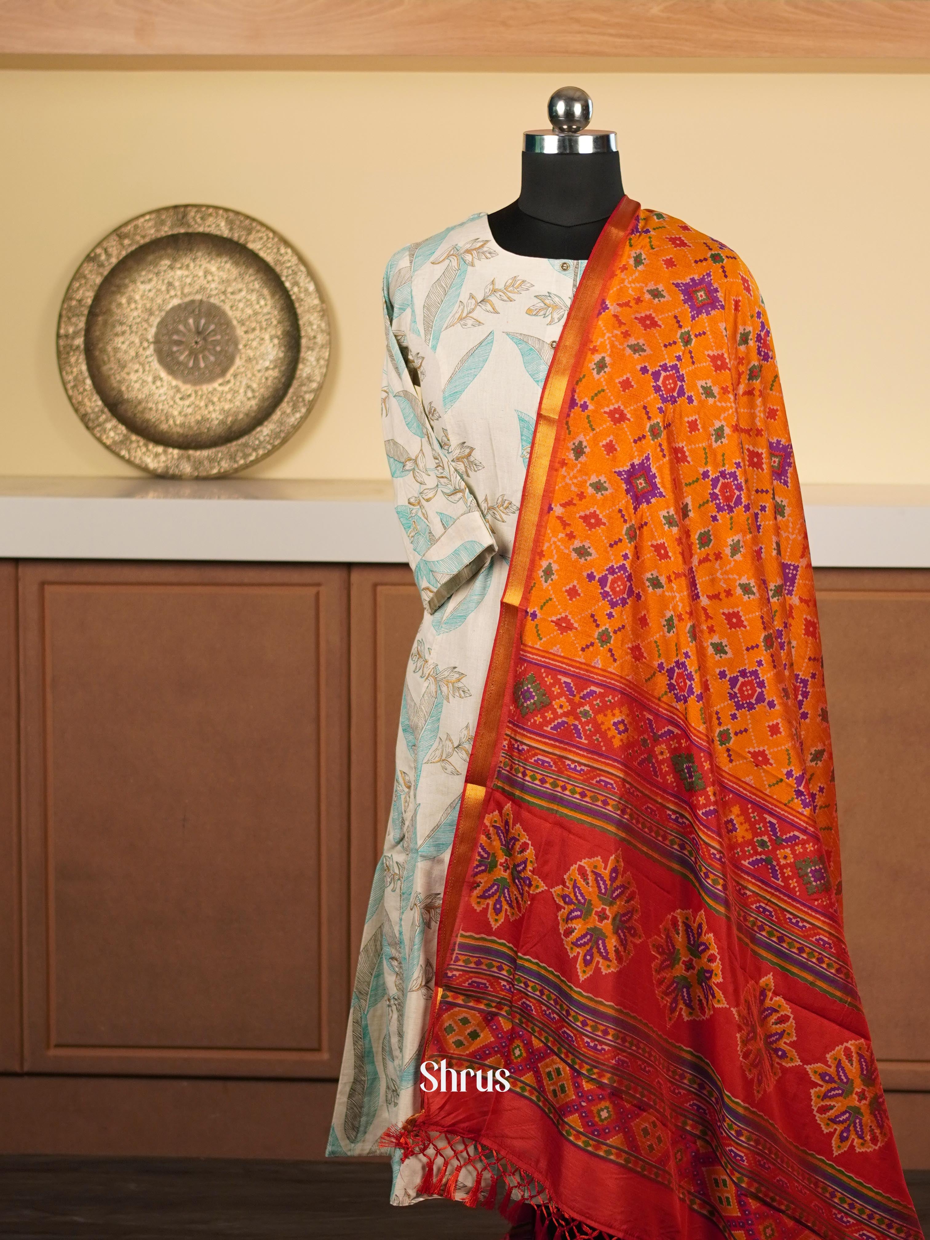 Golden Orange - Dupatta - Shop on ShrusEternity.com