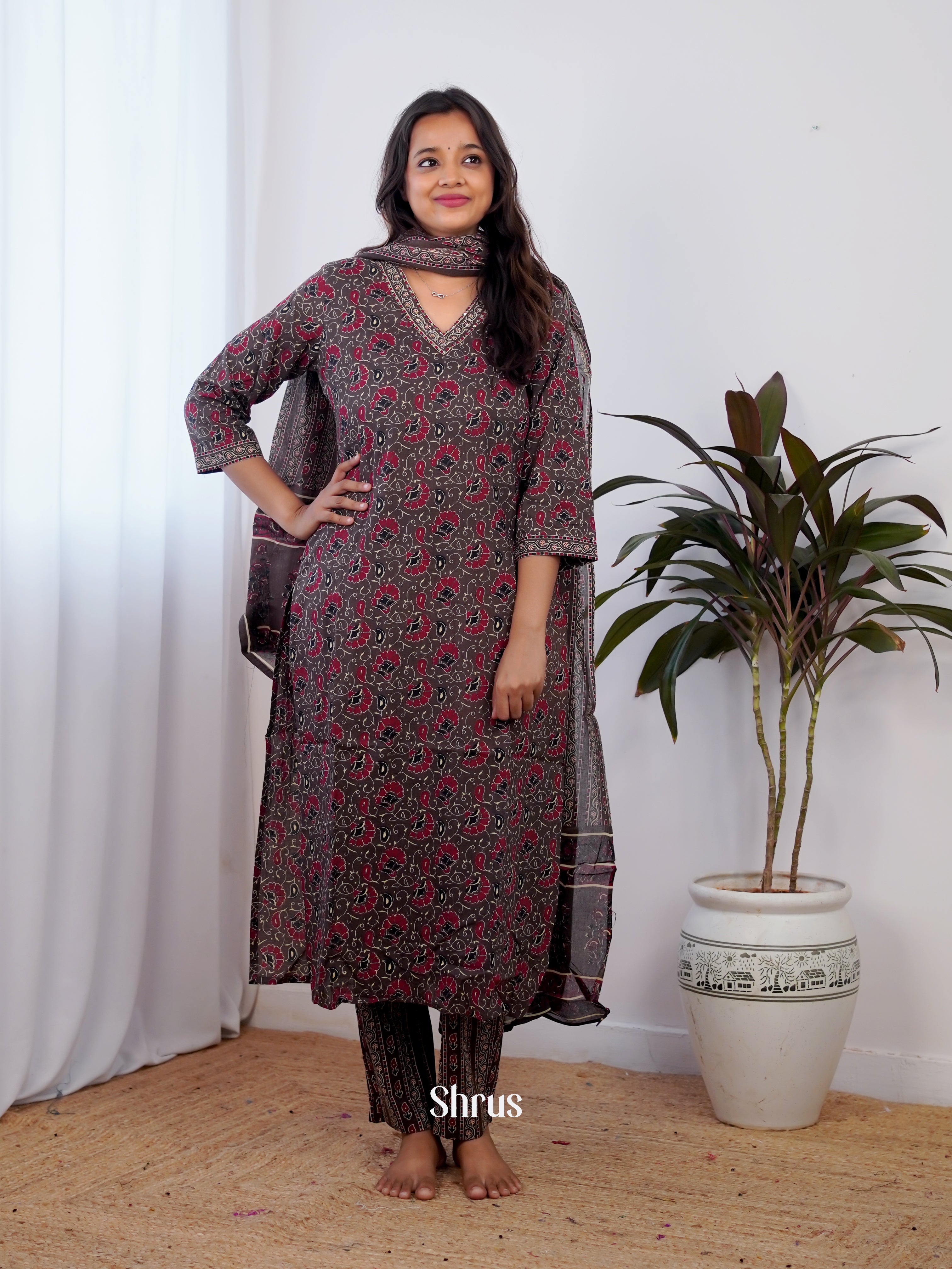 Grey -3pc floral printed Readymade Suits - Shop on ShrusEternity.com
