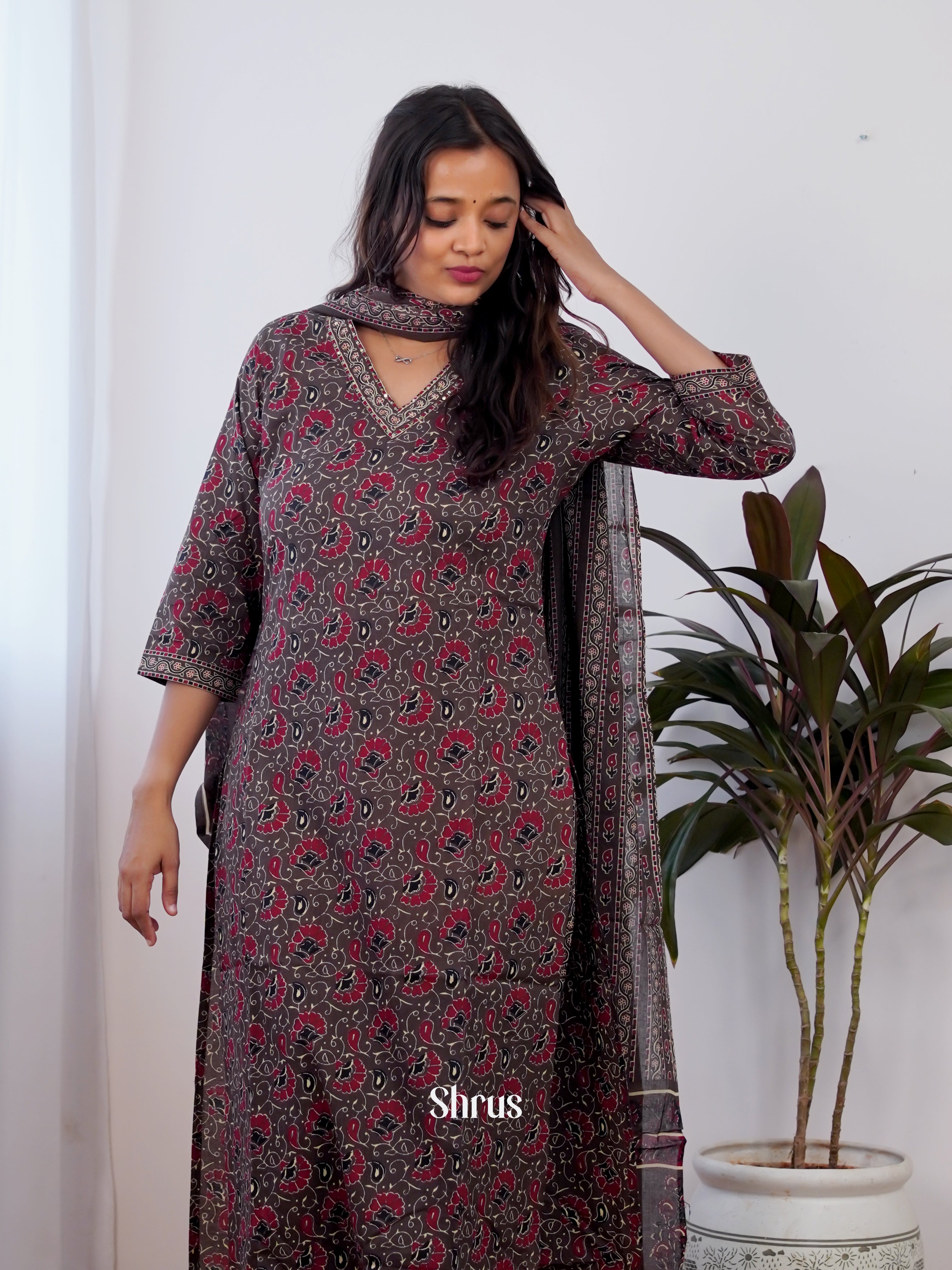 Grey -3pc floral printed Readymade Suits - Shop on ShrusEternity.com