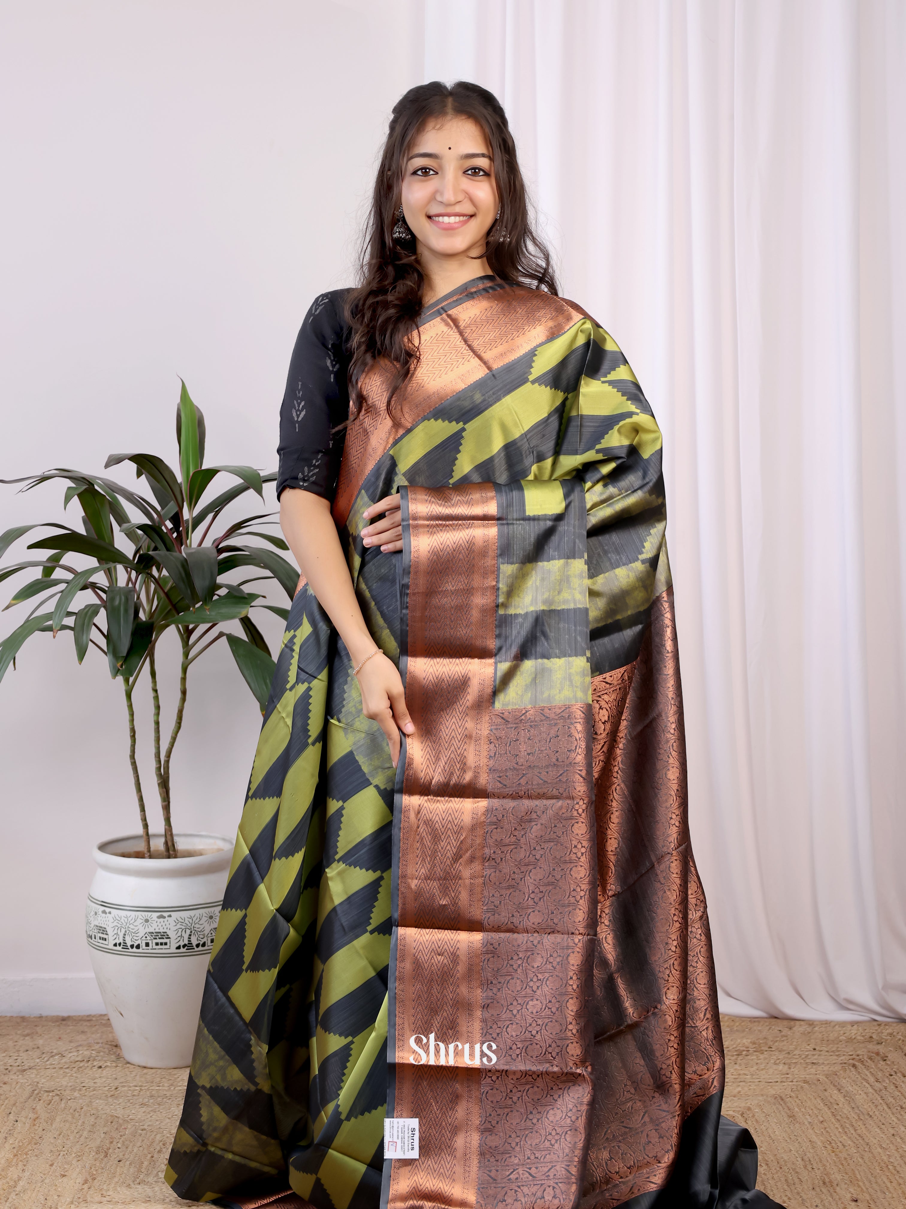 Green & Black - Kanchipuram-halfpure - Shop on ShrusEternity.com