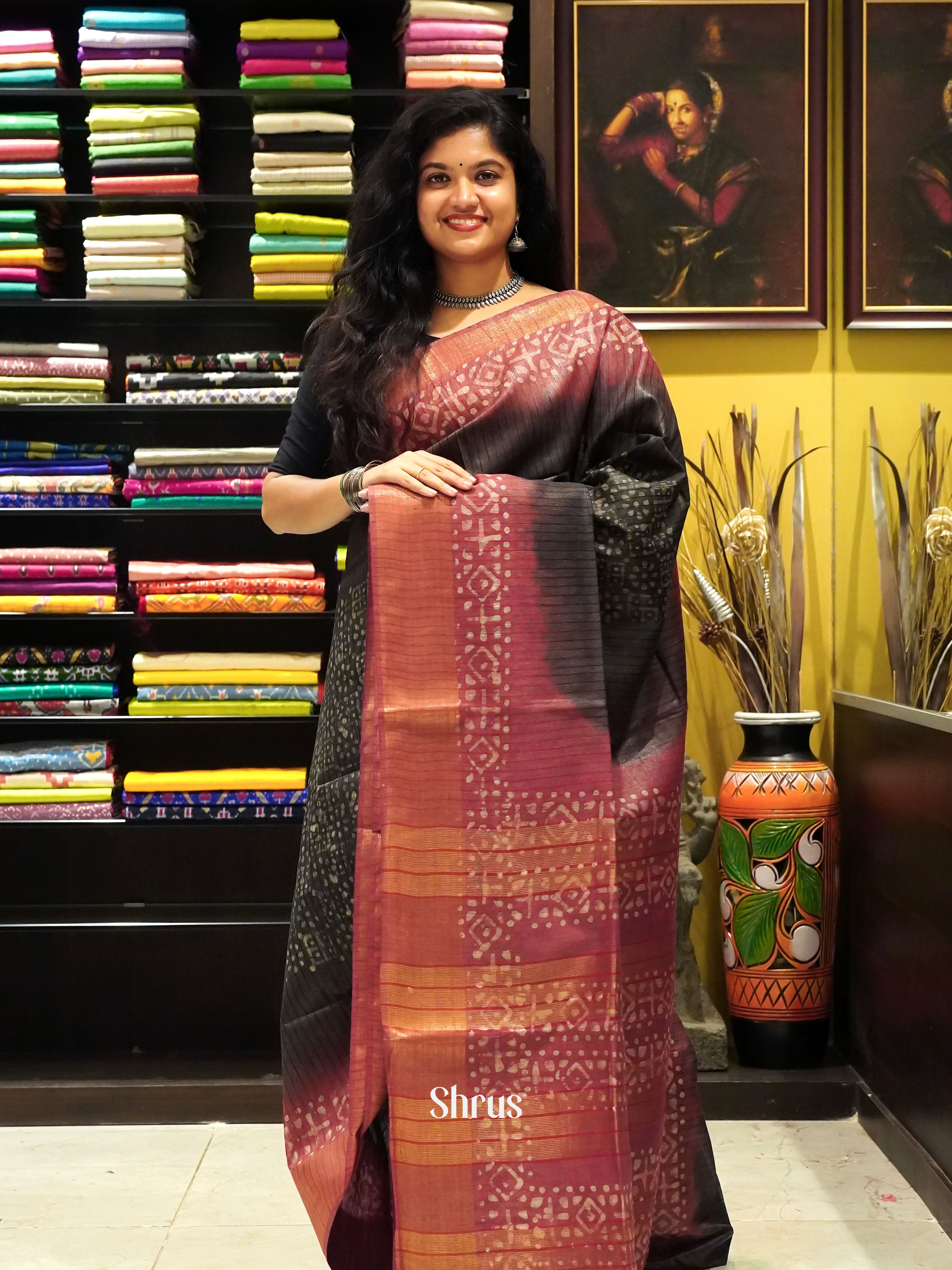 Black & Red - Bhatik Saree - Shop on ShrusEternity.com