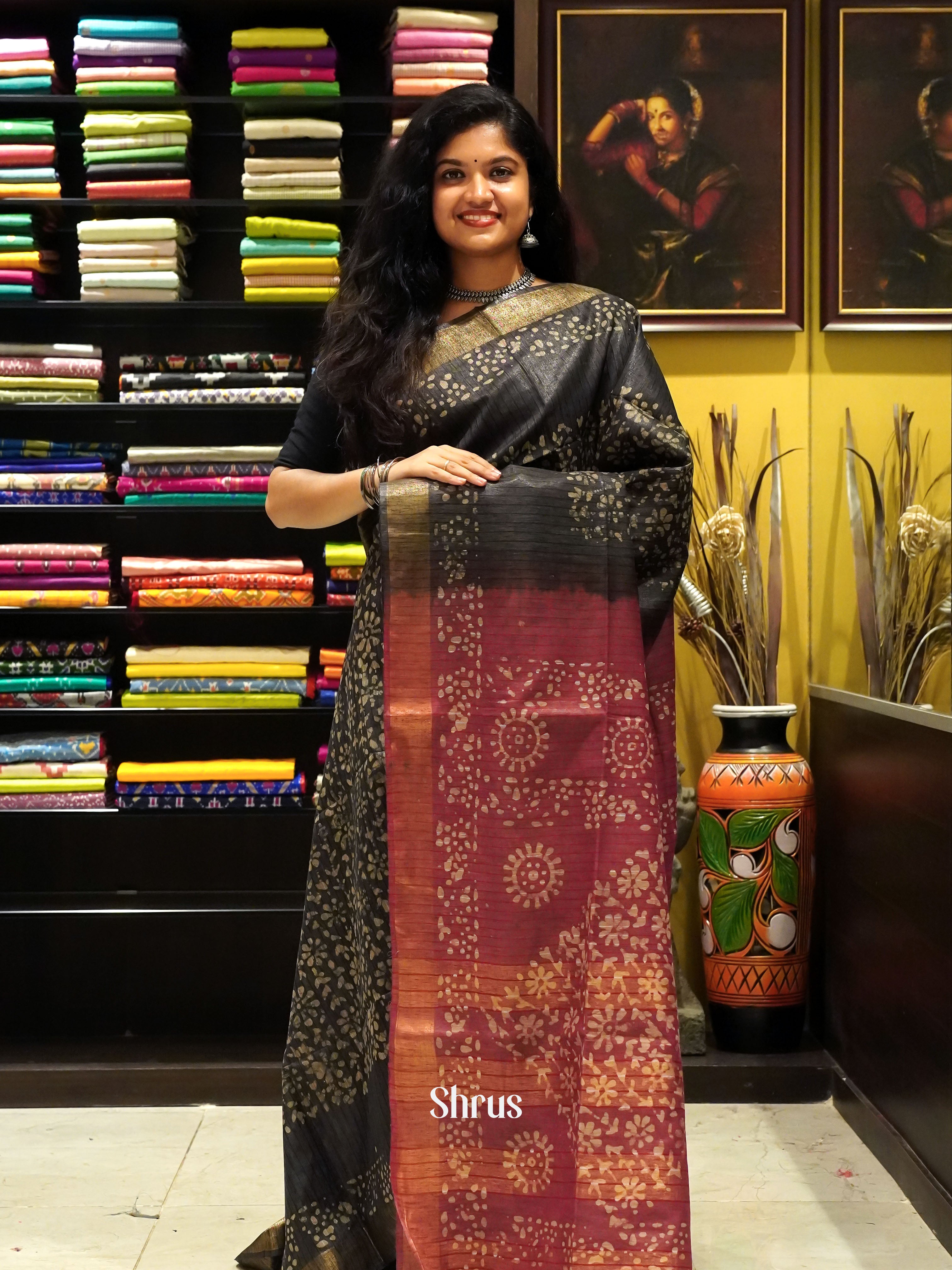 Black & Red - Bhatik Saree - Shop on ShrusEternity.com