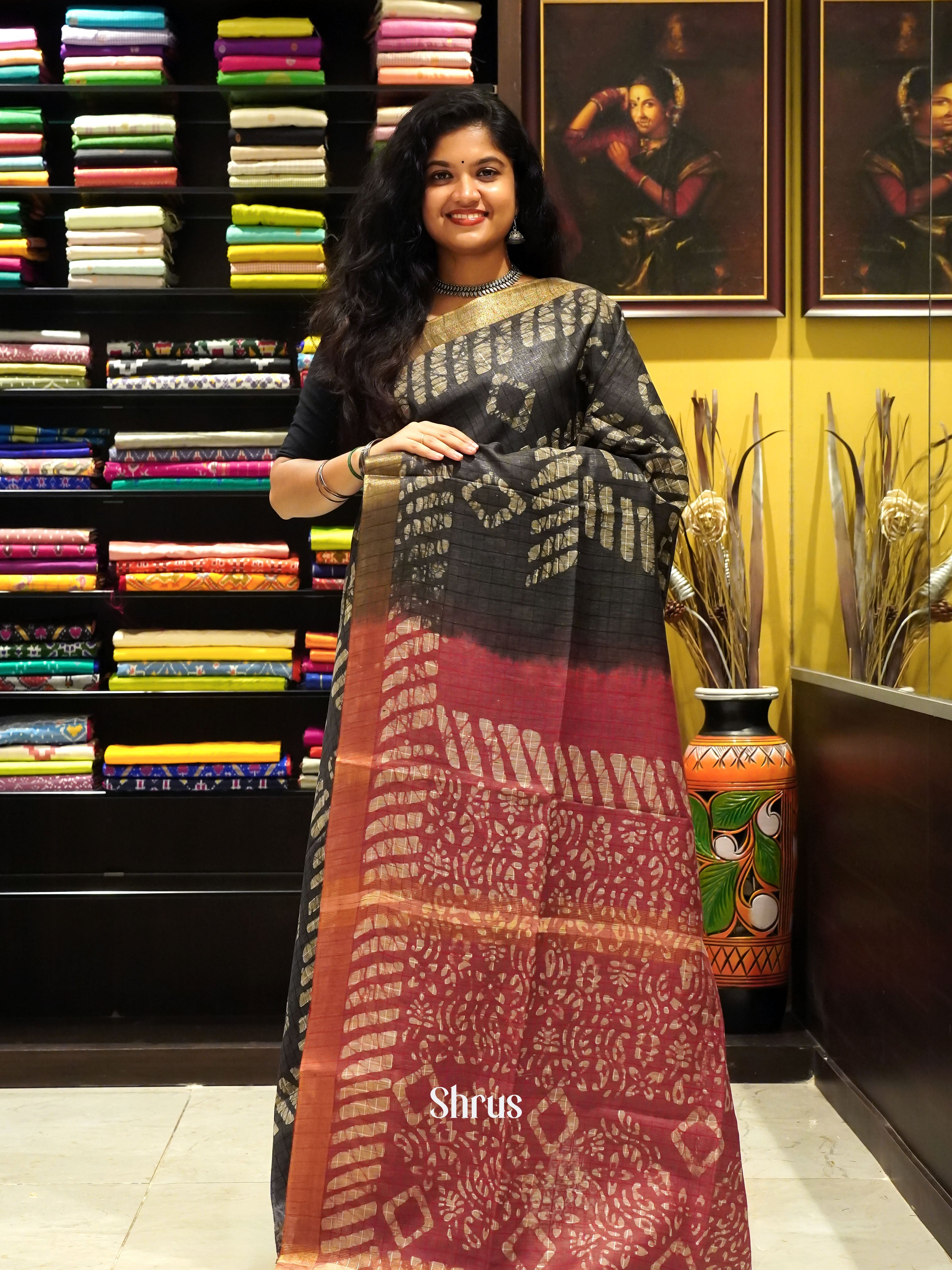 Black & red - Bhatik Saree - Shop on ShrusEternity.com