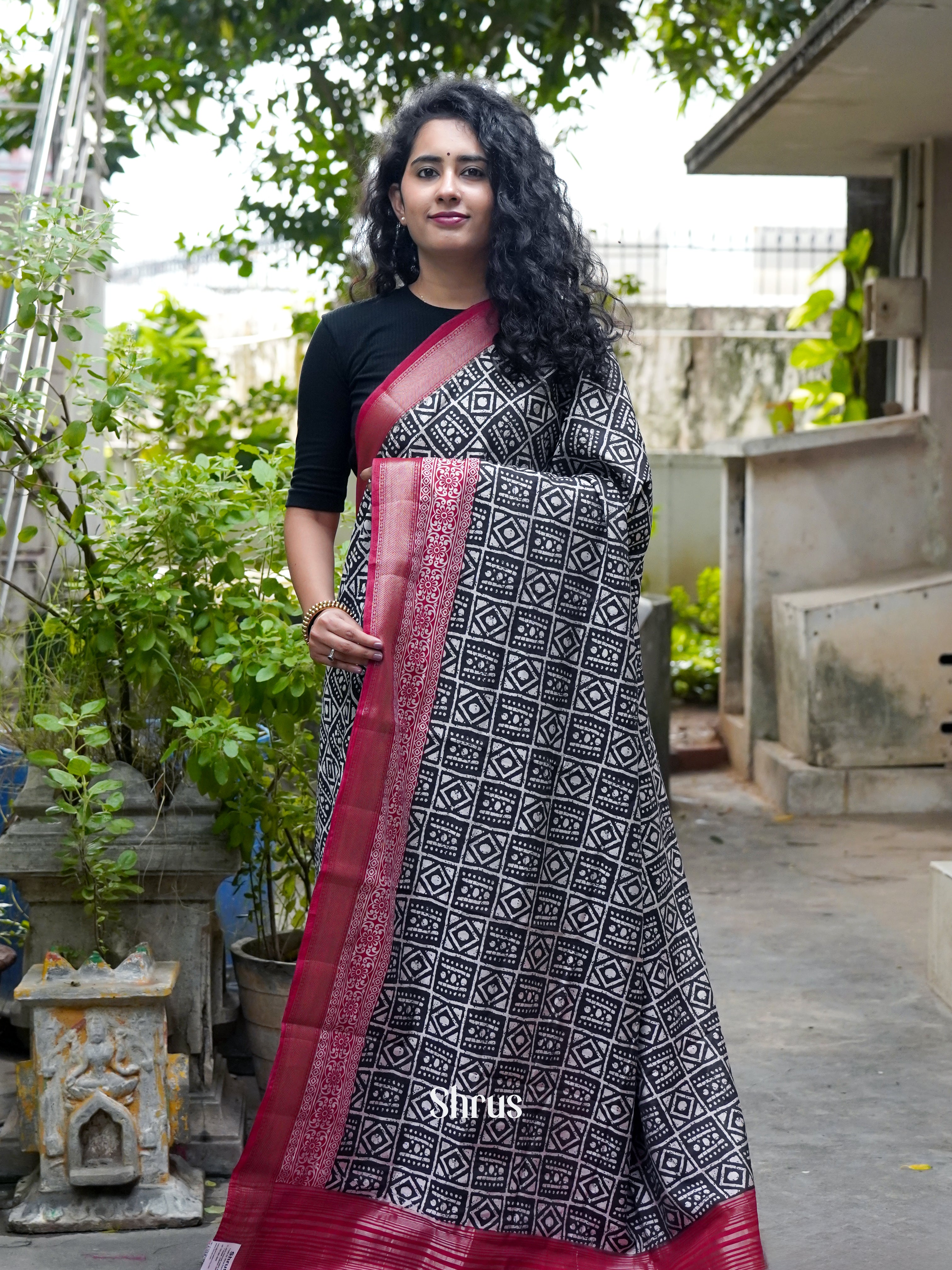 Black & Red - Art Modal Saree - Shop on ShrusEternity.com