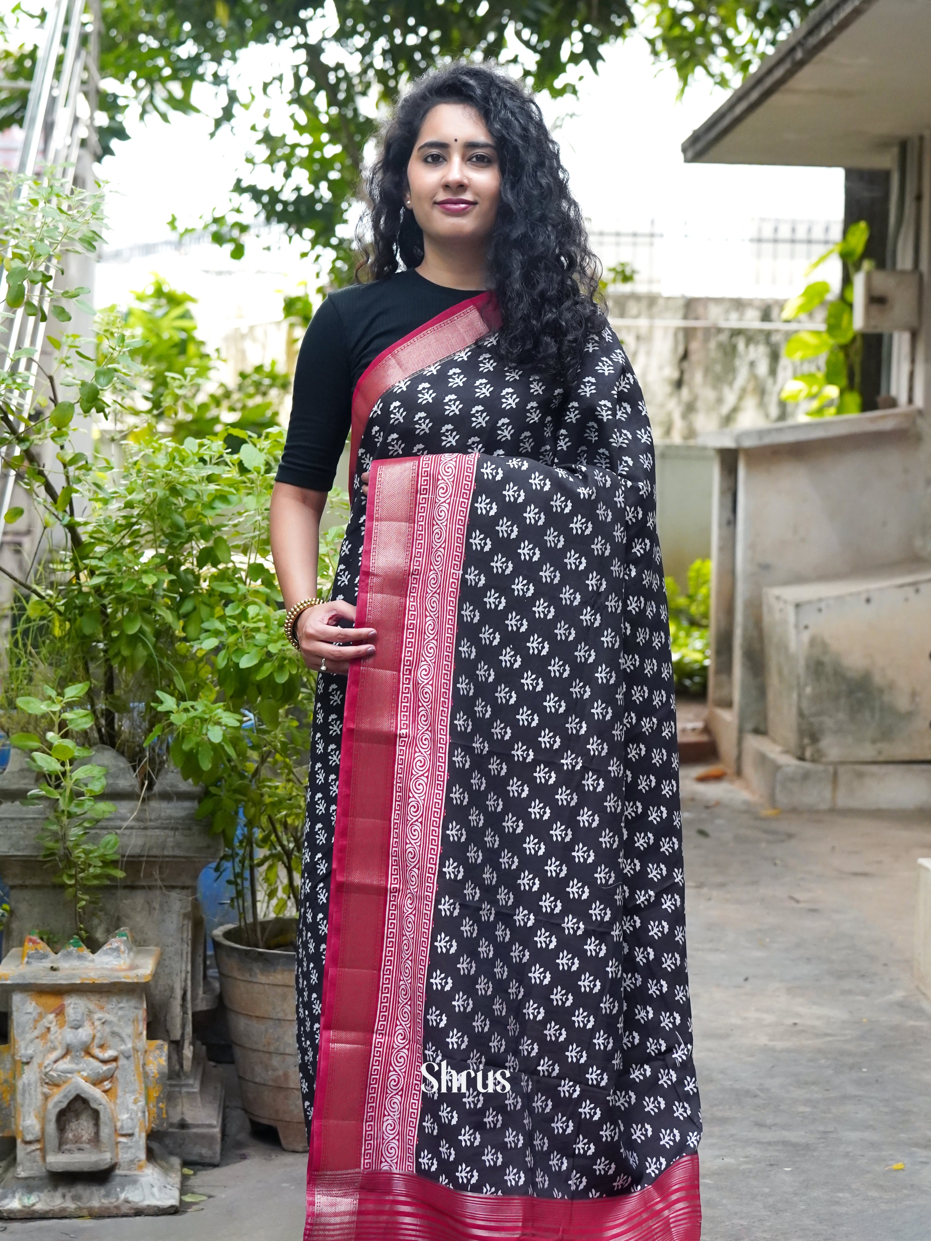 Black & Red - Art Modal Saree - Shop on ShrusEternity.com